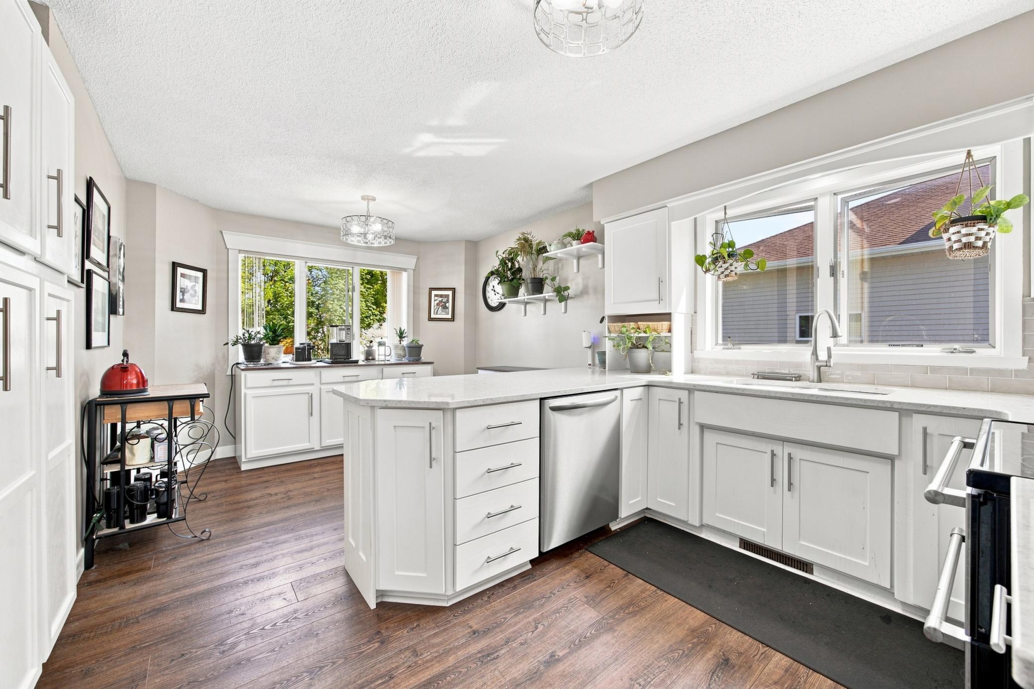 1993 single family home for sale at 3032 37th Avenue S in Fargo, ND — 5 bed, 3 bath (photo 8 of 35)