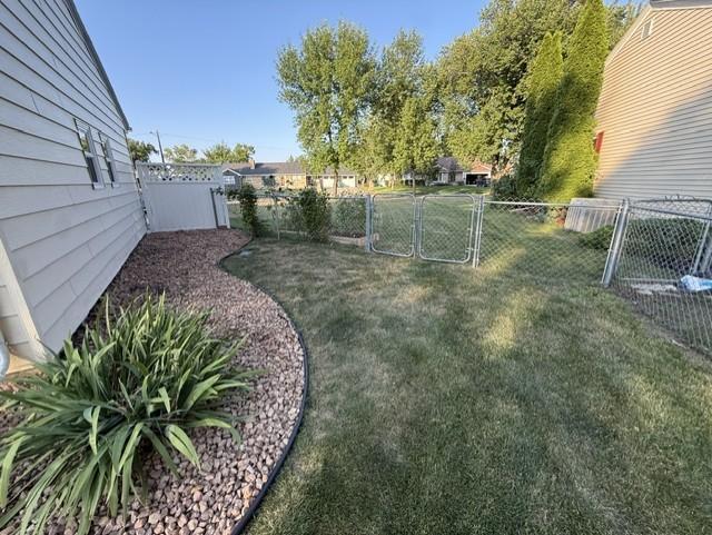 1960 single family home for sale at 857 3rd Street N in Wahpeton, ND — 3 bed, 3 bath (photo 5 of 42)