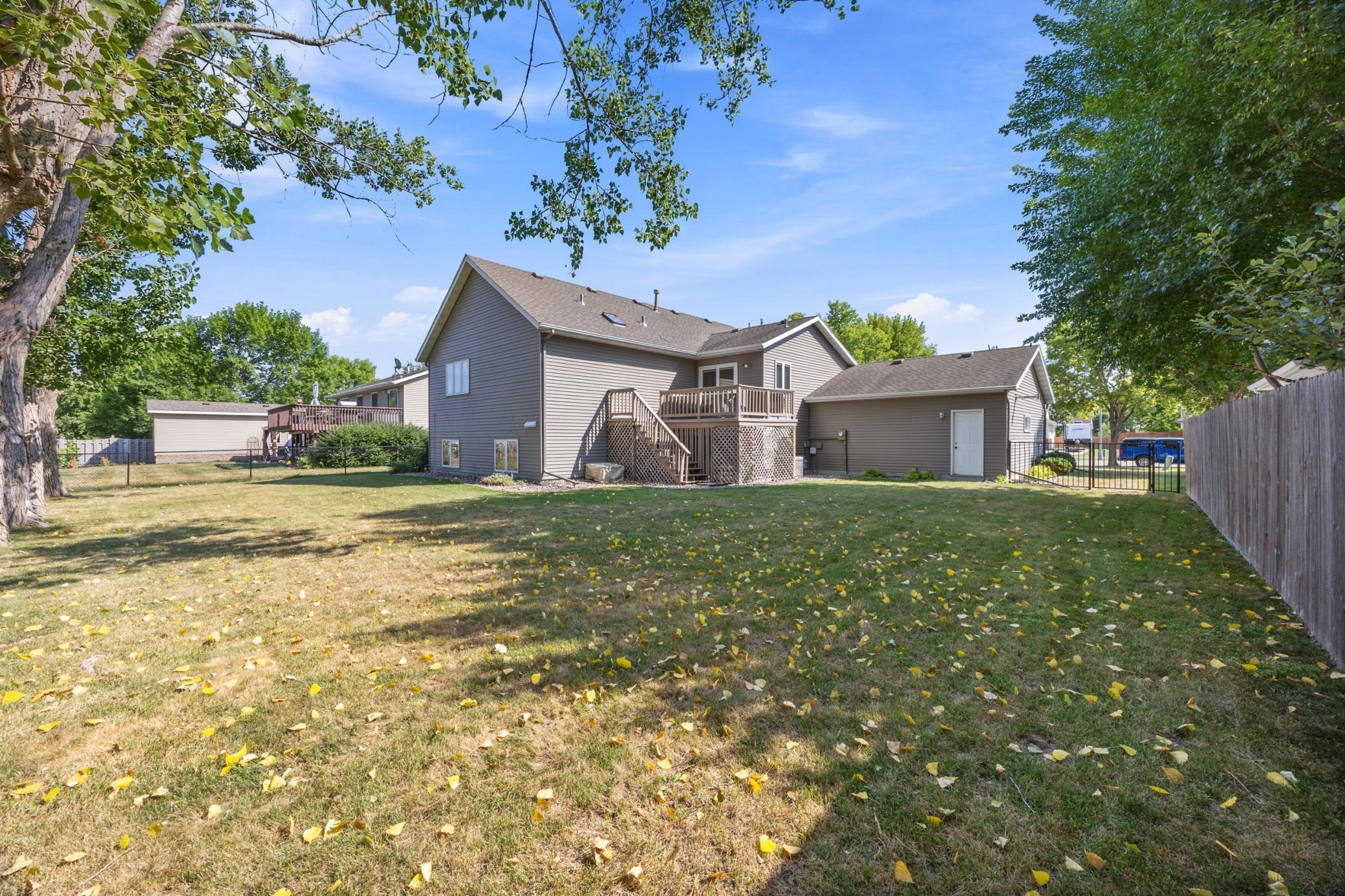 1992 single family home for sale at 2617 38 1/2 Avenue S in Fargo, ND — 4 bed, 3 bath (photo 3 of 48)