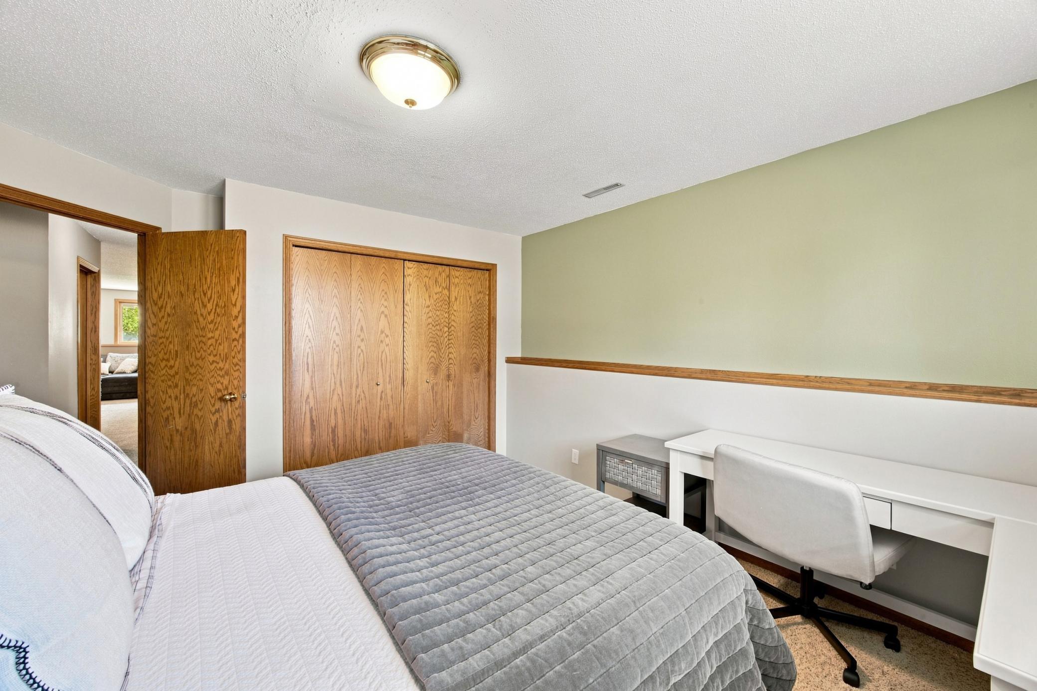 1992 single family home for sale at 2617 38 1/2 Avenue S in Fargo, ND — 4 bed, 3 bath (photo 37 of 48)