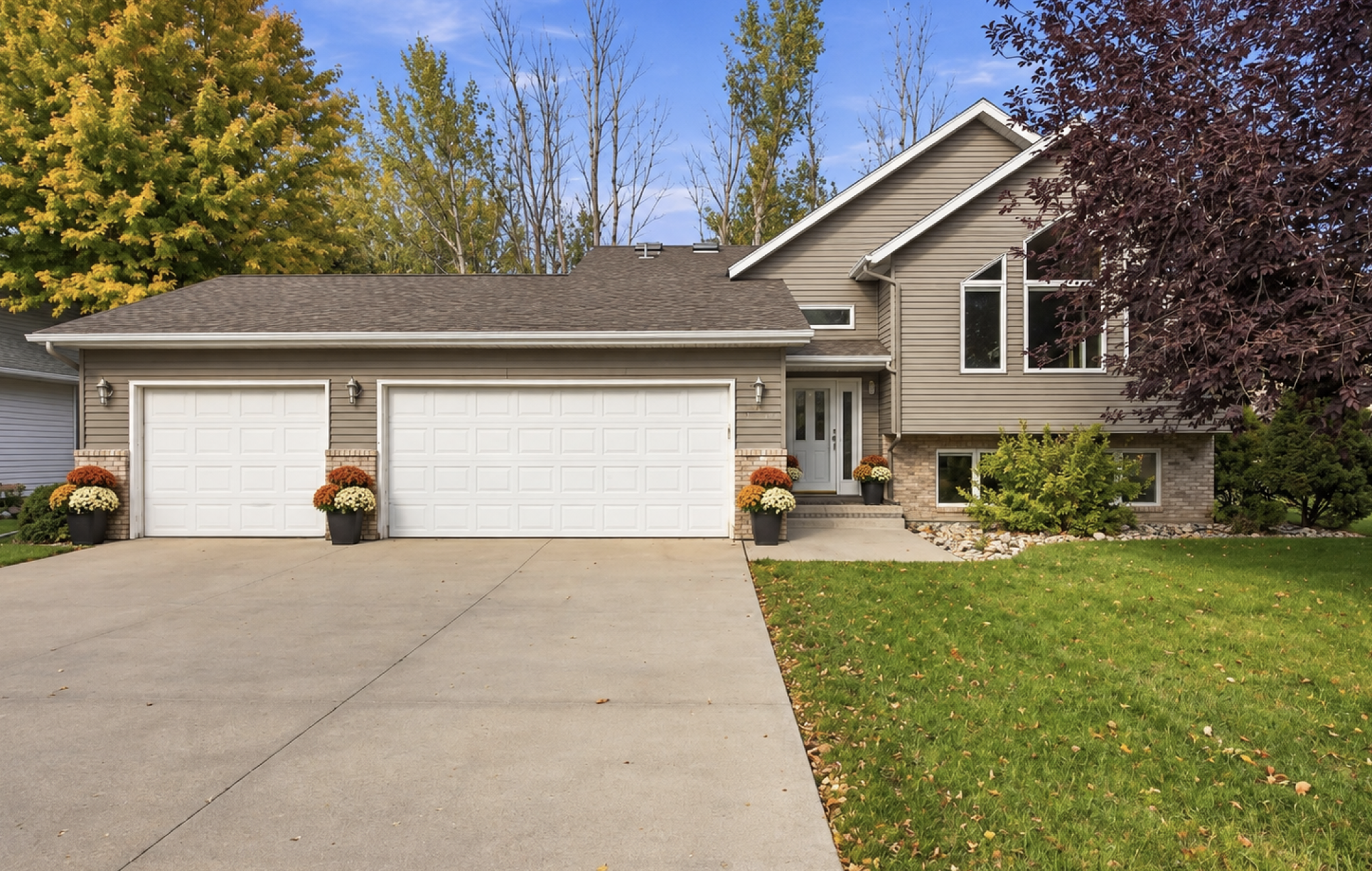 1992 single family home for sale at 2617 38 1/2 Avenue S in Fargo, ND — 4 bed, 3 bath