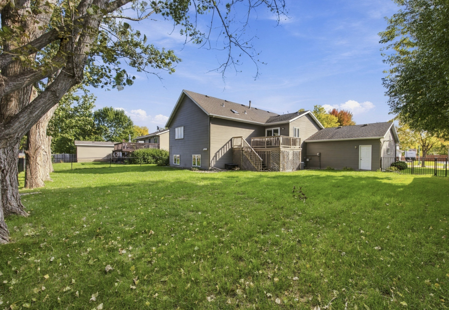 1992 single family home for sale at 2617 38 1/2 Avenue S in Fargo, ND — 4 bed, 3 bath (photo 3 of 52)