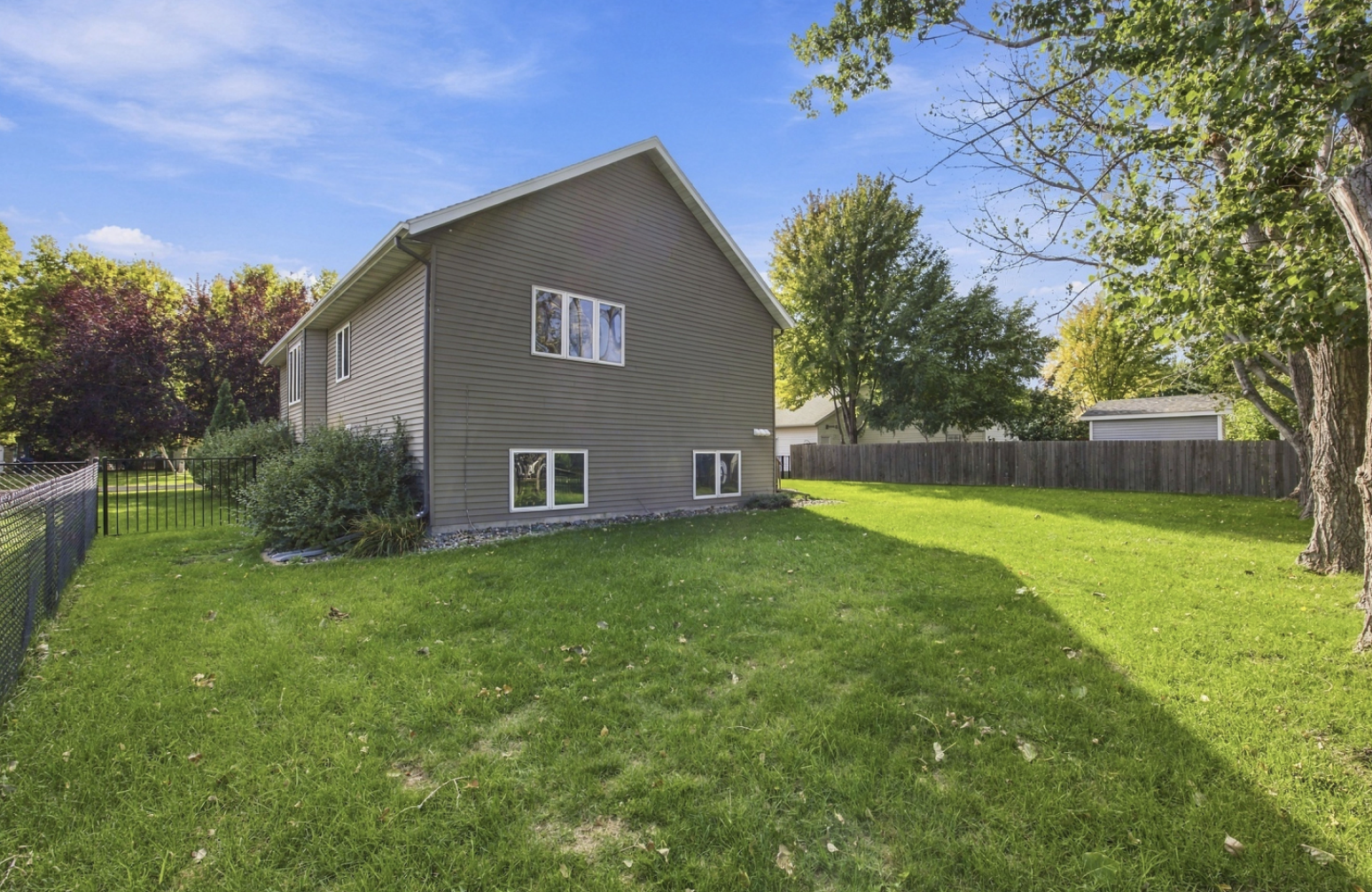 1992 single family home for sale at 2617 38 1/2 Avenue S in Fargo, ND — 4 bed, 3 bath (photo 44 of 52)