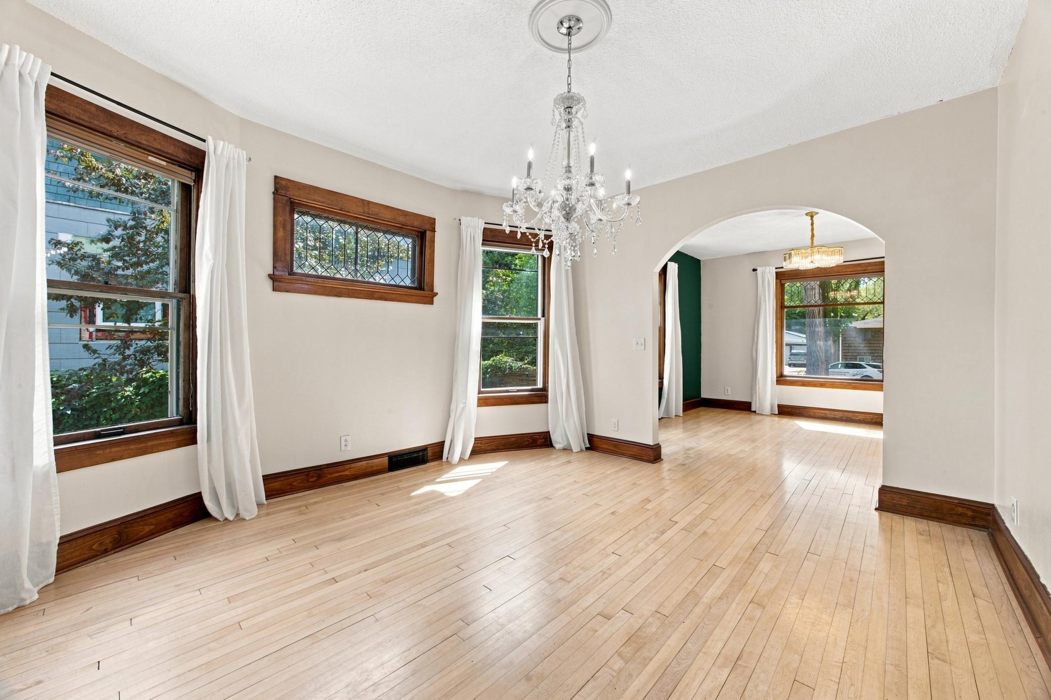 1913 single family home for sale at 819 8th Avenue N in Fargo, ND — 4 bed, 2 bath (photo 12 of 46)