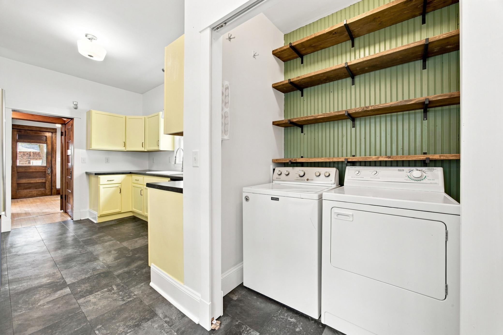 1913 single family home for sale at 819 8th Avenue N in Fargo, ND — 4 bed, 2 bath (photo 17 of 46)