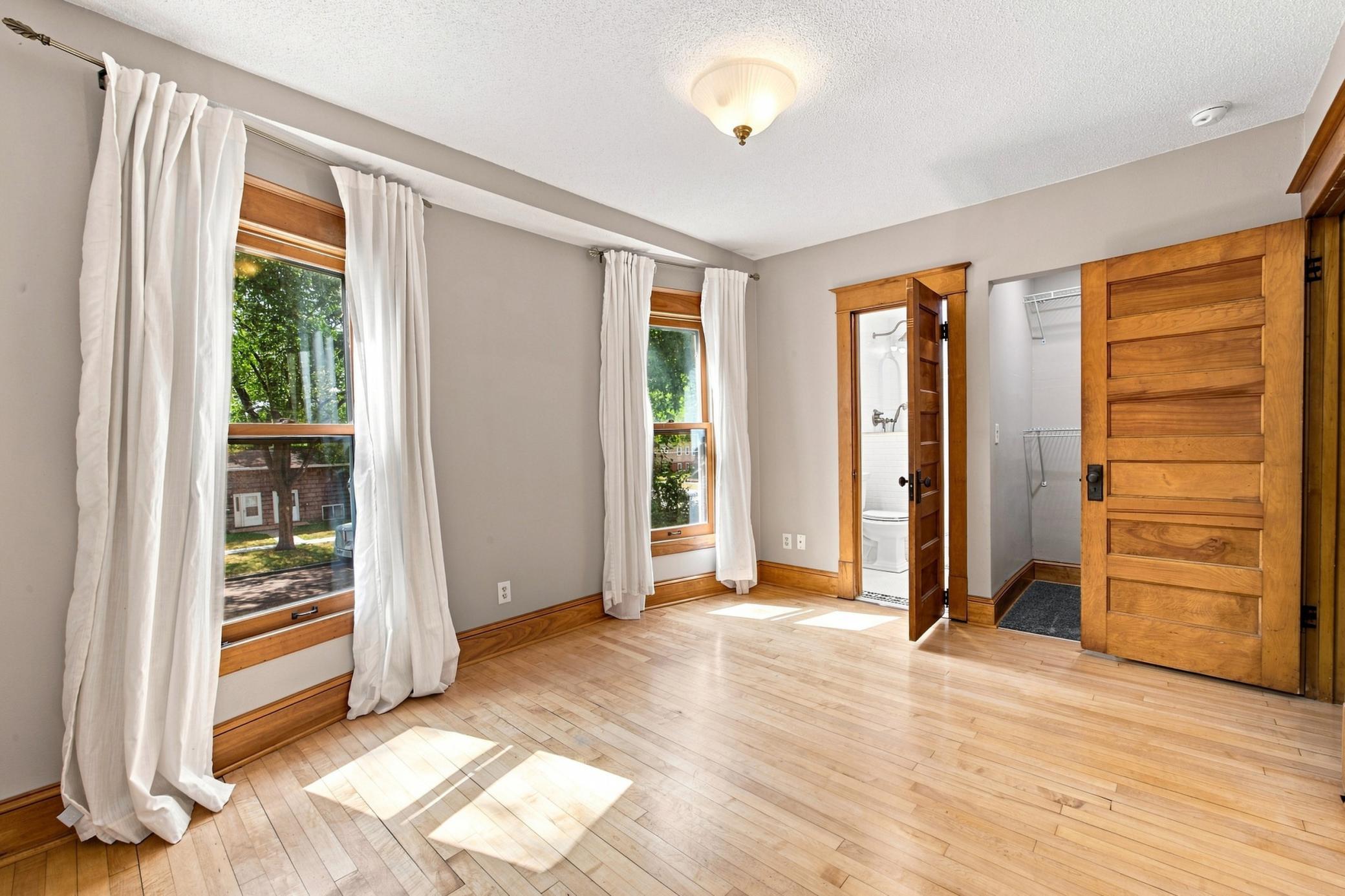 1913 single family home for sale at 819 8th Avenue N in Fargo, ND — 4 bed, 2 bath (photo 21 of 46)