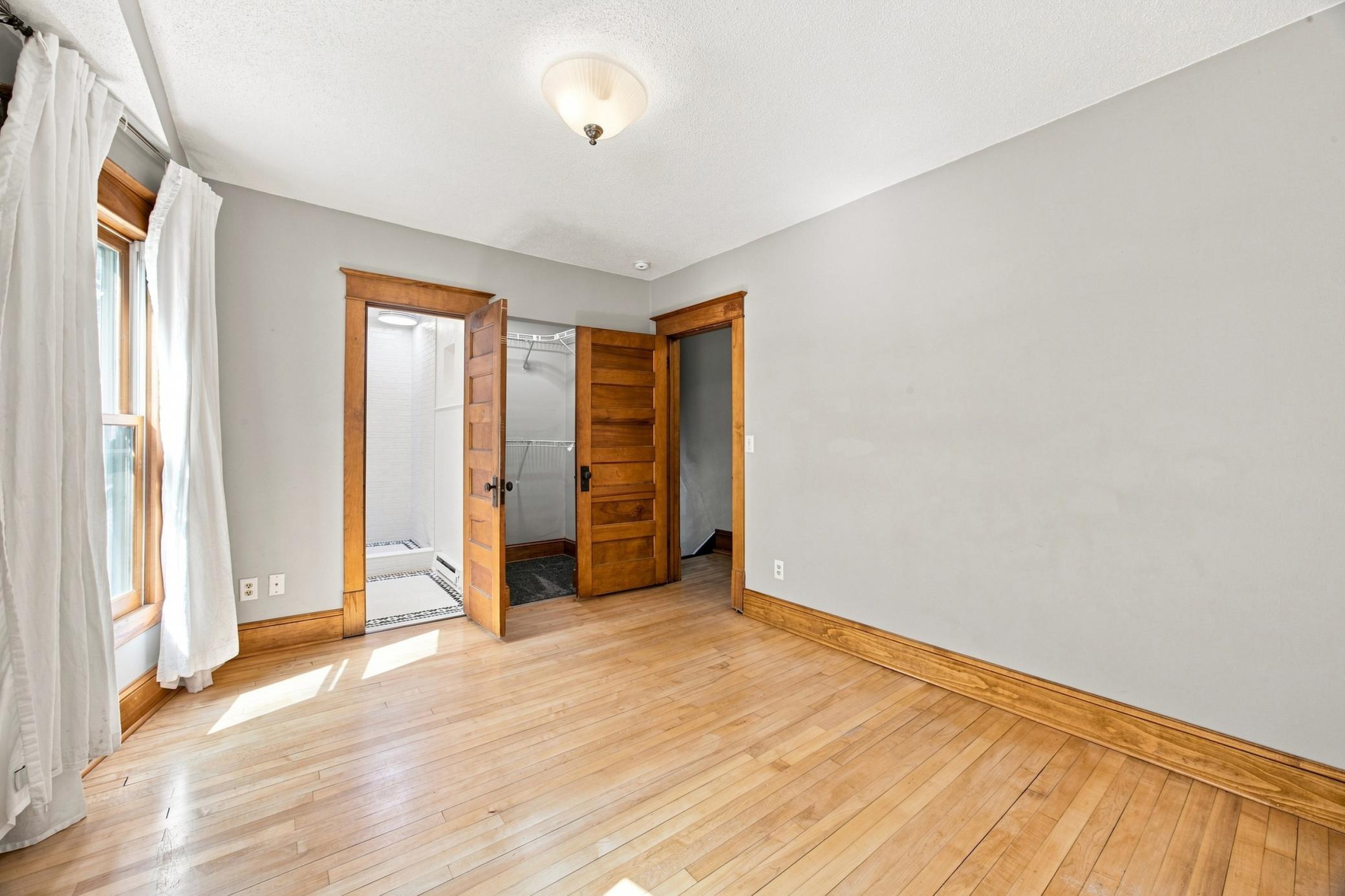 1913 single family home for sale at 819 8th Avenue N in Fargo, ND — 4 bed, 2 bath (photo 22 of 46)