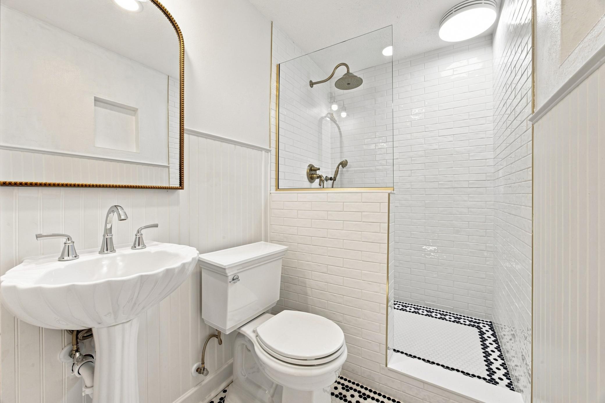 1913 single family home for sale at 819 8th Avenue N in Fargo, ND — 4 bed, 2 bath (photo 23 of 46)