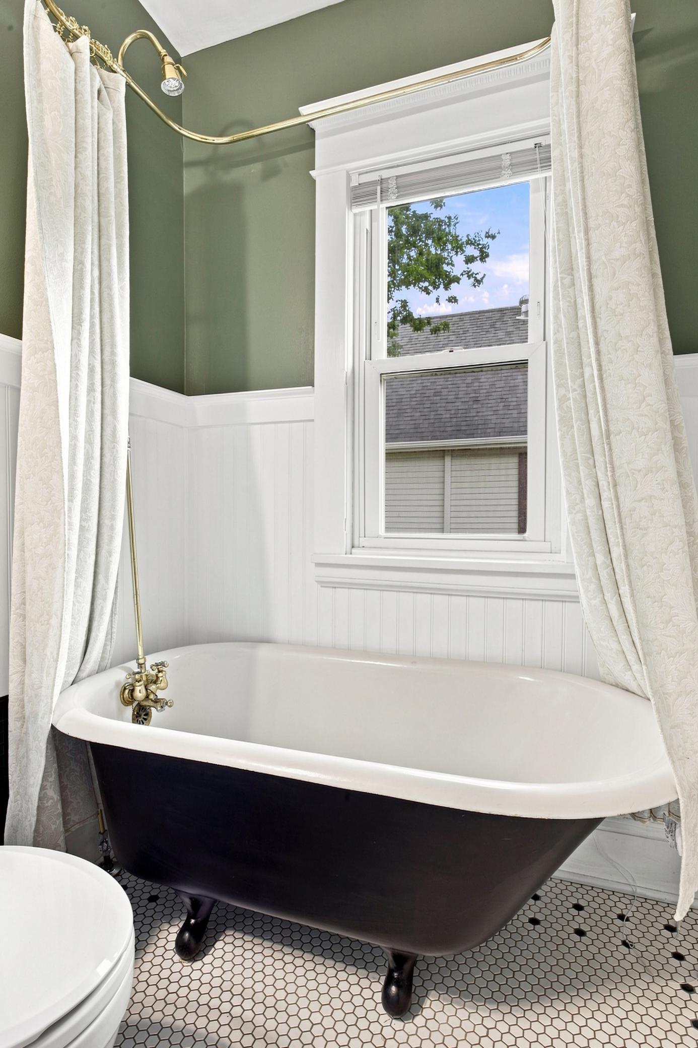 1913 single family home for sale at 819 8th Avenue N in Fargo, ND — 4 bed, 2 bath (photo 30 of 46)