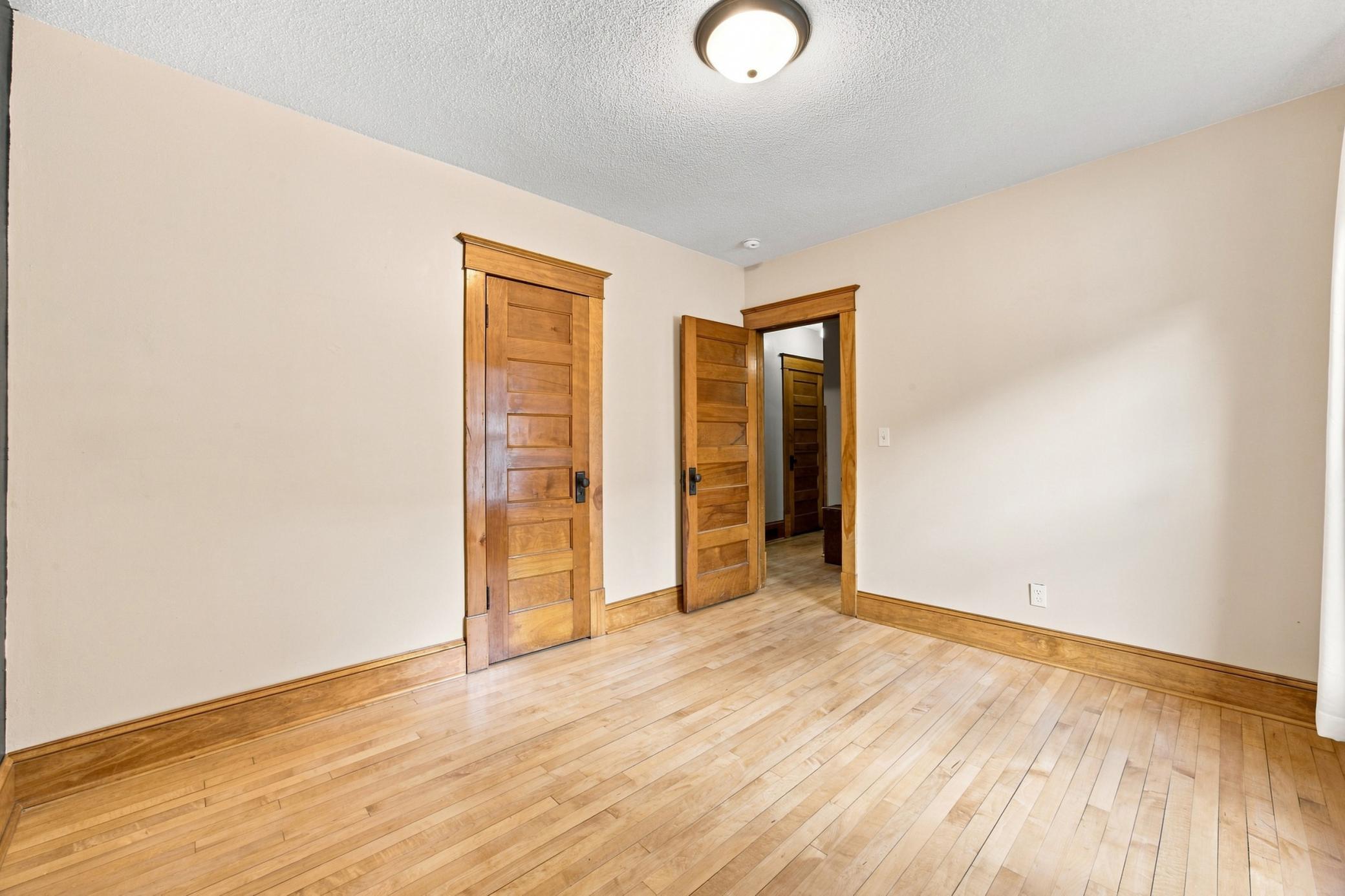 1913 single family home for sale at 819 8th Avenue N in Fargo, ND — 4 bed, 2 bath (photo 33 of 46)