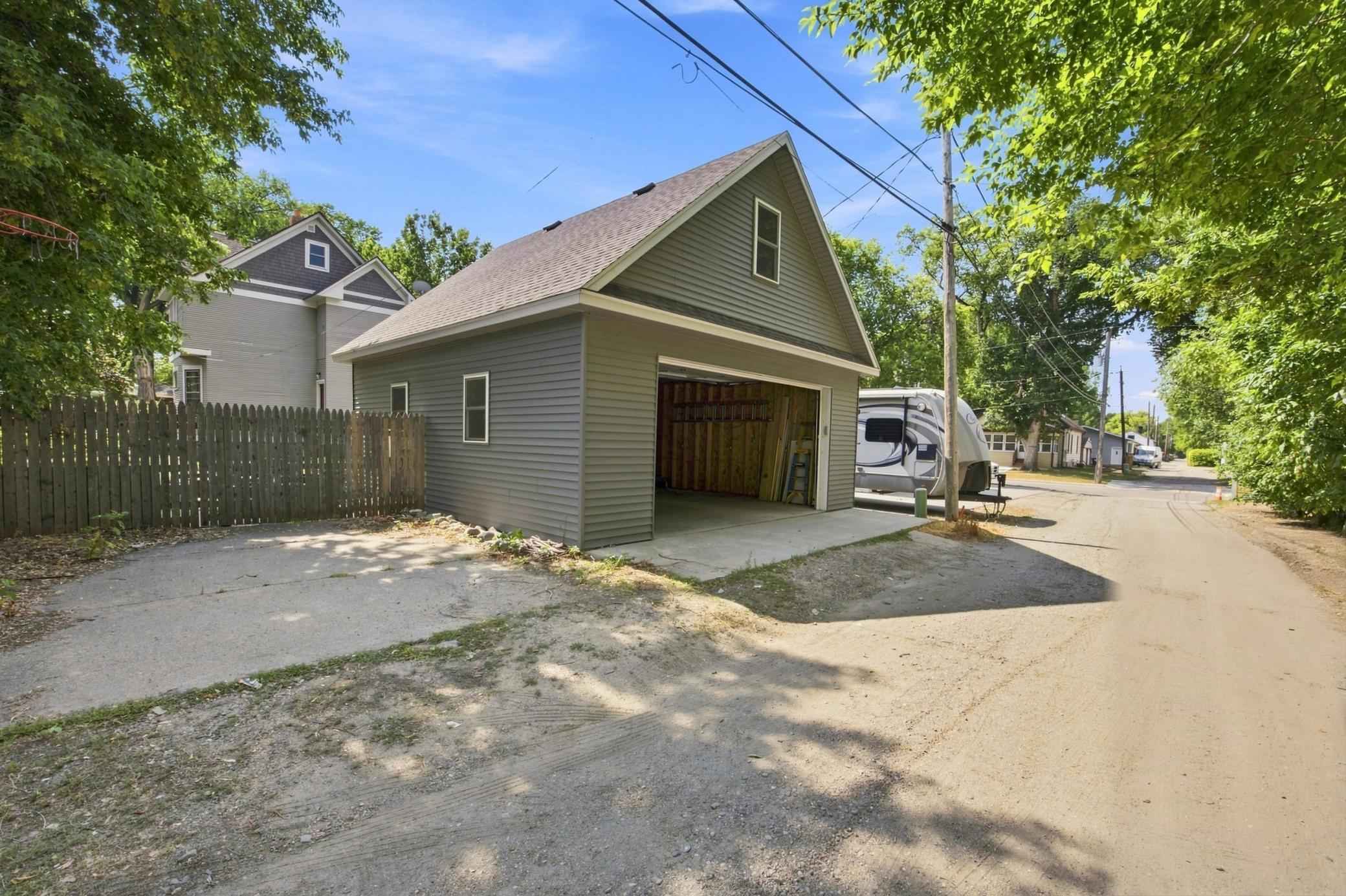 1913 single family home for sale at 819 8th Avenue N in Fargo, ND — 4 bed, 2 bath (photo 44 of 46)