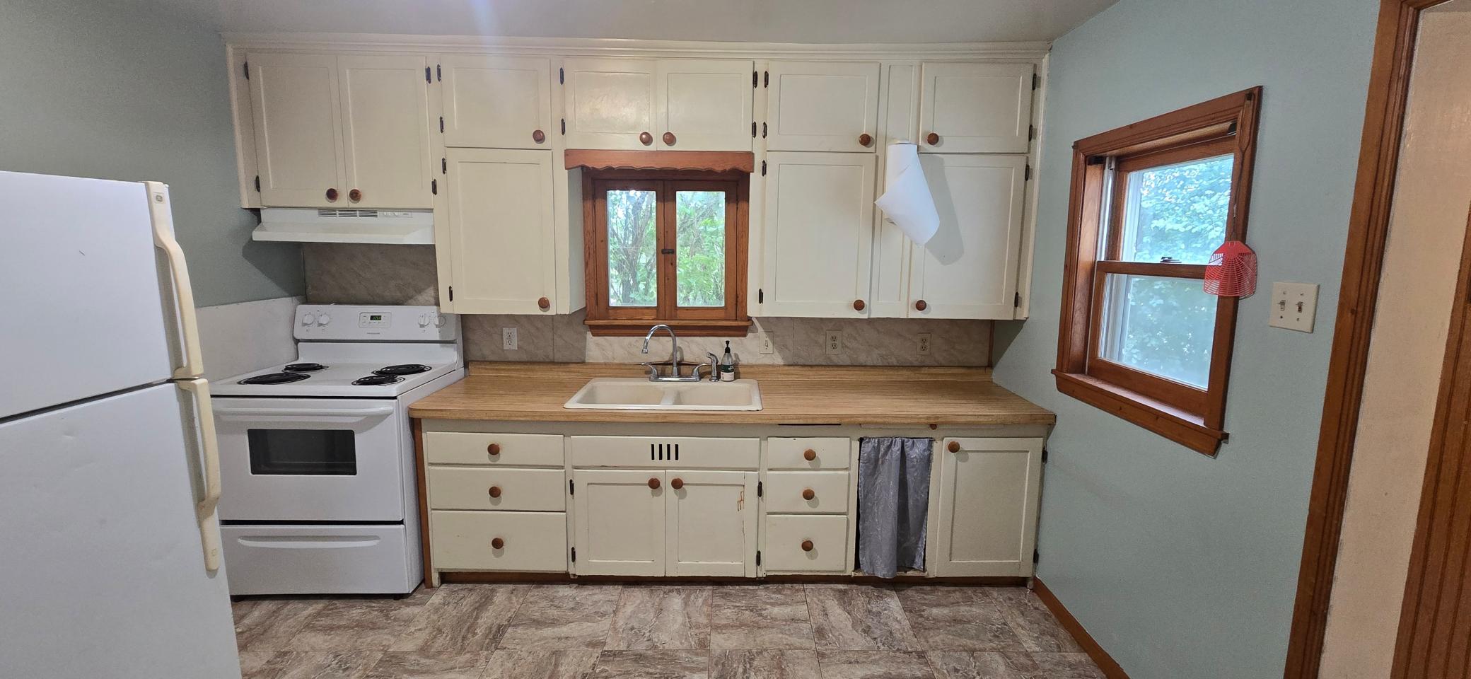 1930 single family home for sale at 119 Red Lake Avenue SW in Bagley, MN — 3 bed, 1 bath (photo 2 of 20)