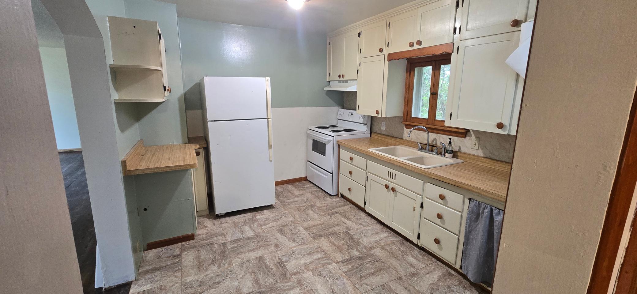1930 single family home for sale at 119 Red Lake Avenue SW in Bagley, MN — 3 bed, 1 bath (photo 3 of 20)