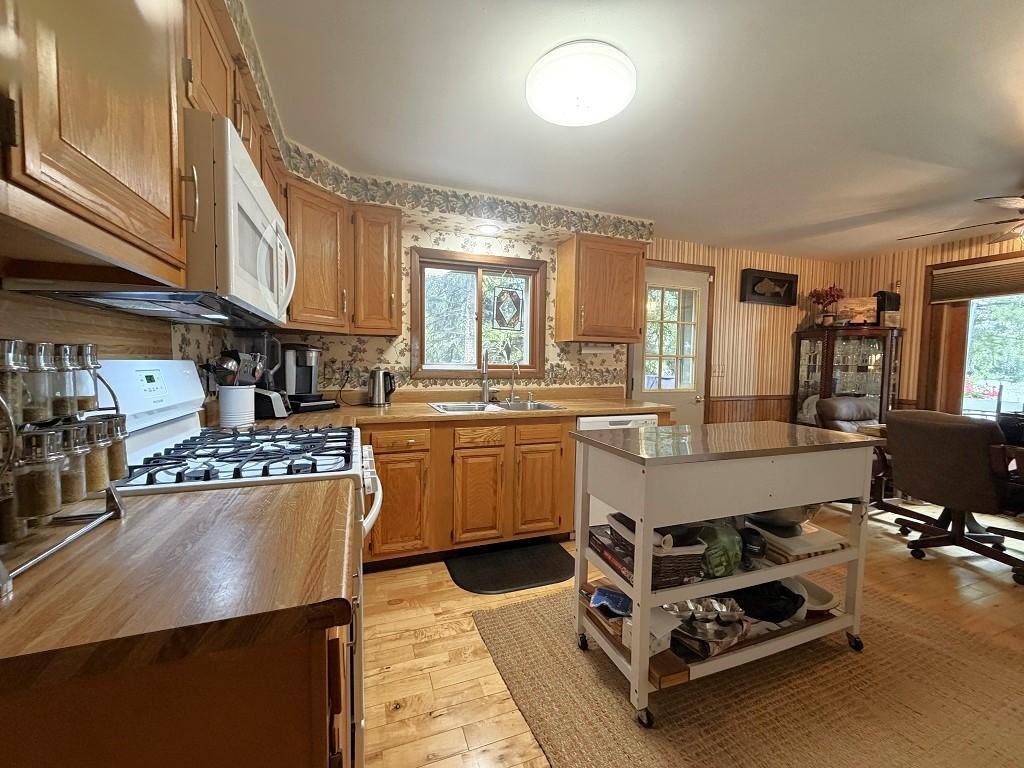 1983 single family home for sale at 354 East River Drive in Park Rapids, MN — 3 bed, 3 bath (photo 9 of 40)