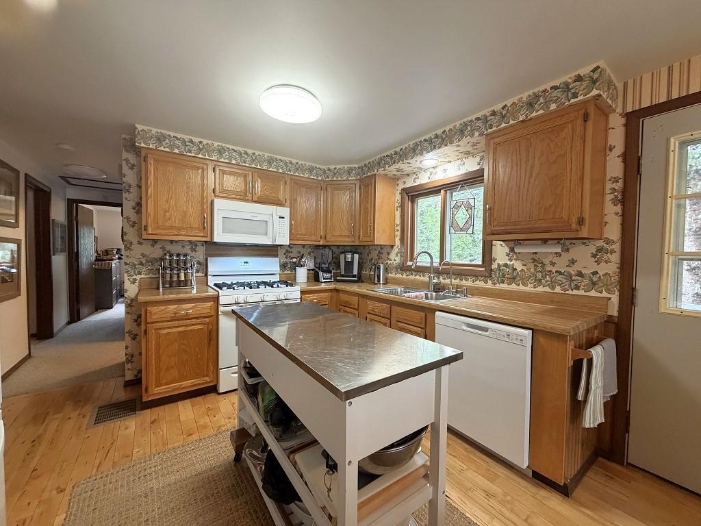 1983 single family home for sale at 354 East River Drive in Park Rapids, MN — 3 bed, 3 bath (photo 10 of 40)