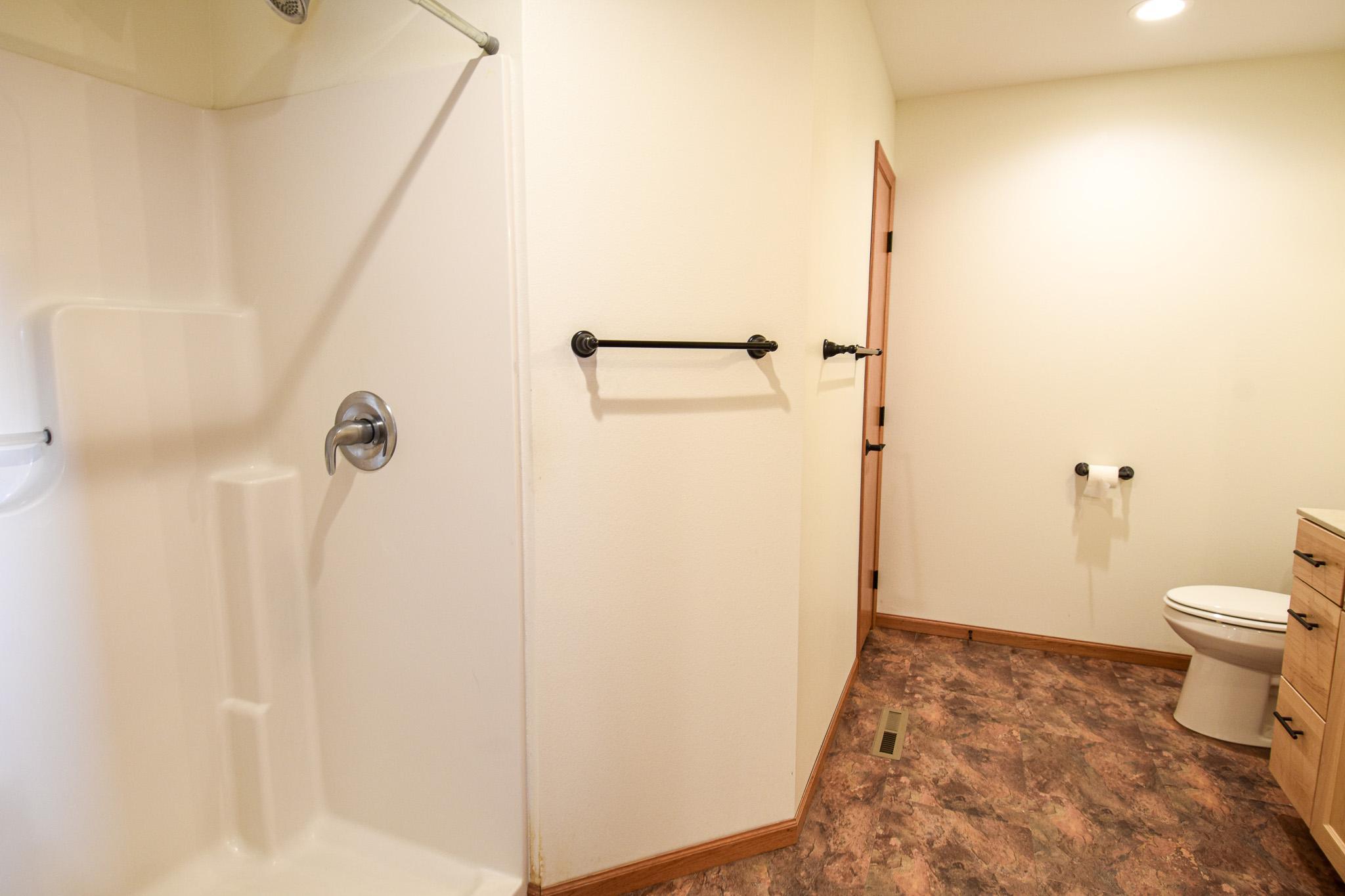 2020 single family home for sale at 828 Alice Drive in Thief River Falls, MN — 2 bed, 1 bath (photo 12 of 47)