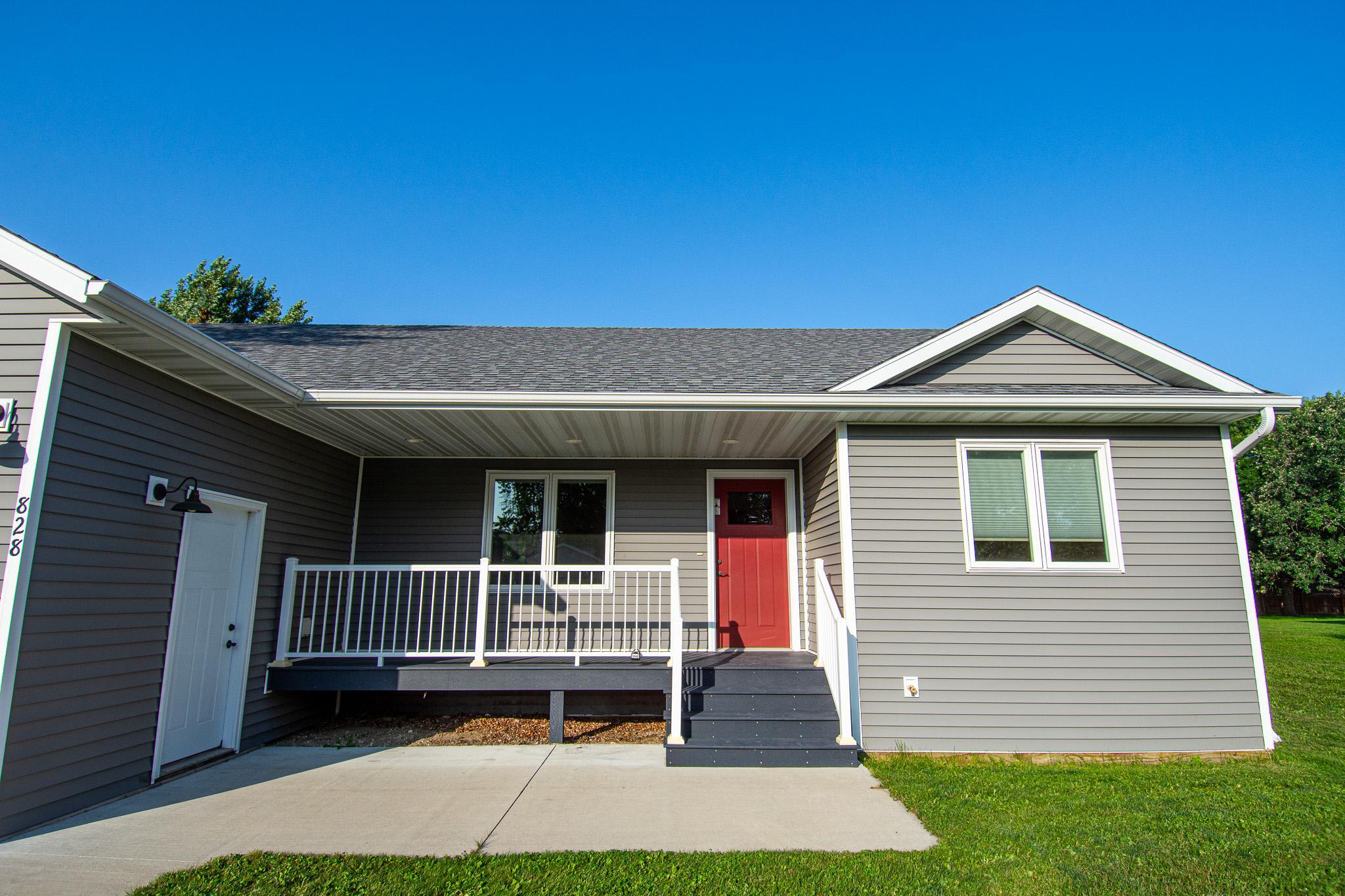 2020 single family home for sale at 828 Alice Drive in Thief River Falls, MN — 2 bed, 1 bath (photo 3 of 47)