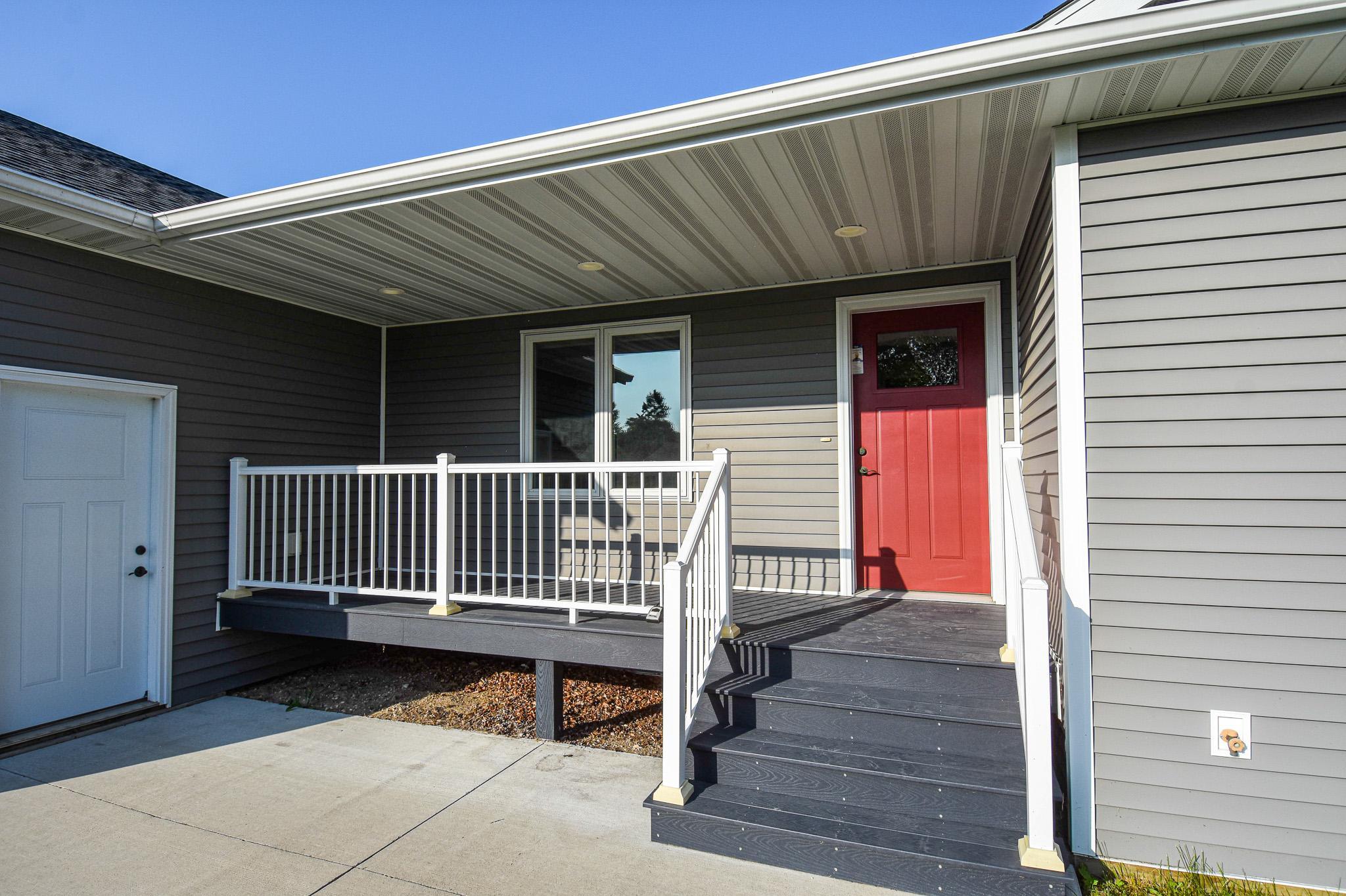 2020 single family home for sale at 828 Alice Drive in Thief River Falls, MN — 2 bed, 1 bath (photo 4 of 47)