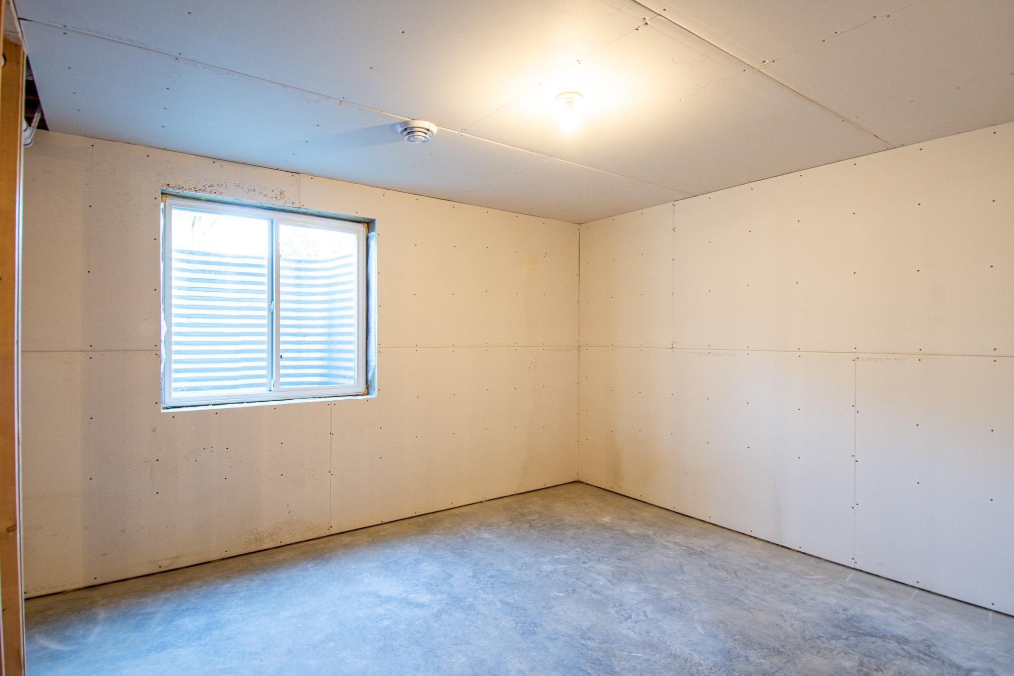 2020 single family home for sale at 828 Alice Drive in Thief River Falls, MN — 2 bed, 1 bath (photo 42 of 47)
