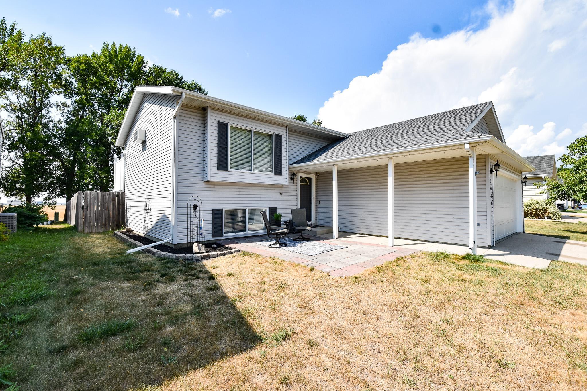 1991 single family home for sale at 3842 10TH Street N in Fargo, ND — 4 bed, 2 bath (photo 11 of 34)