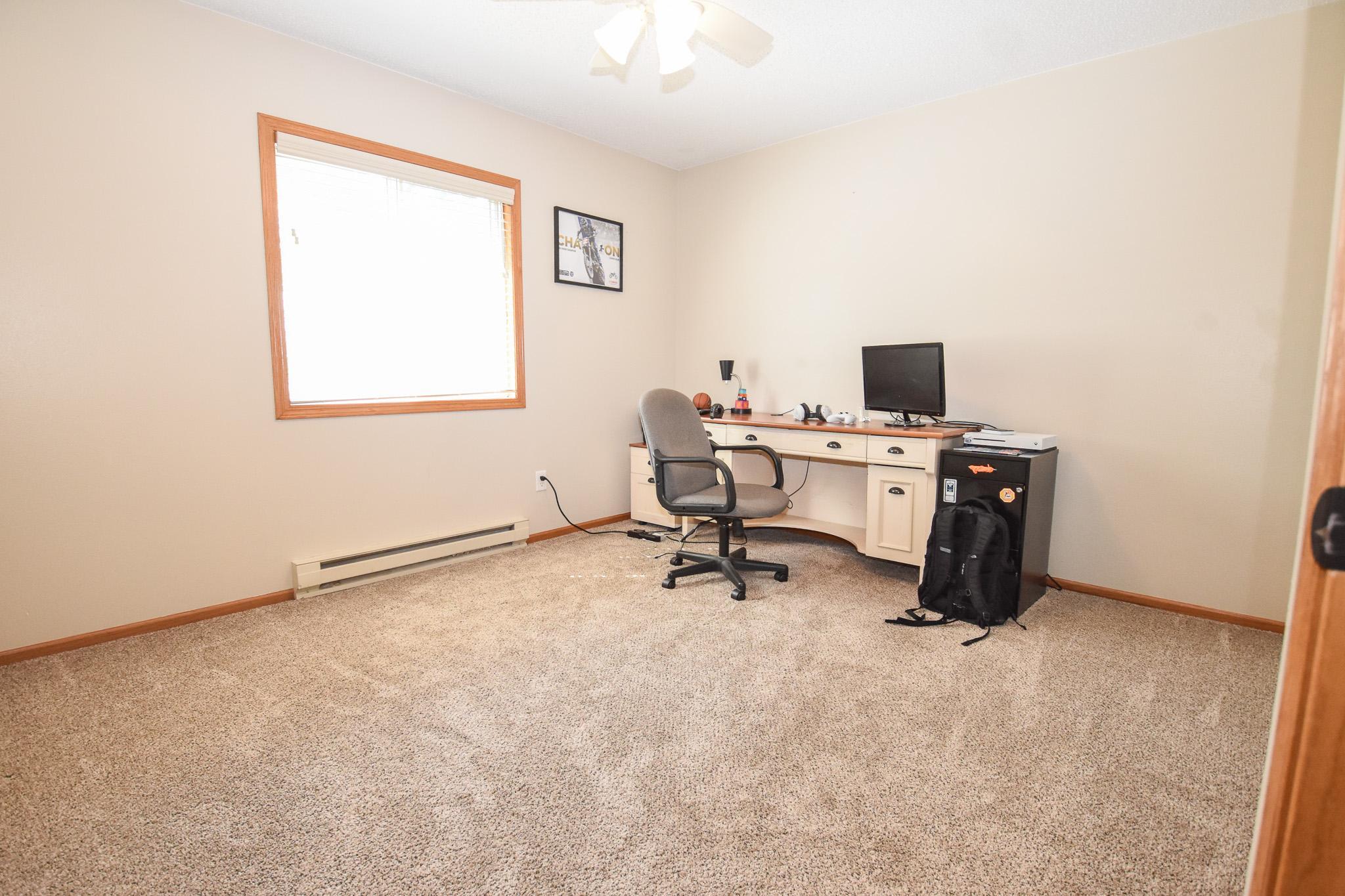1991 single family home for sale at 3842 10TH Street N in Fargo, ND — 4 bed, 2 bath (photo 21 of 34)
