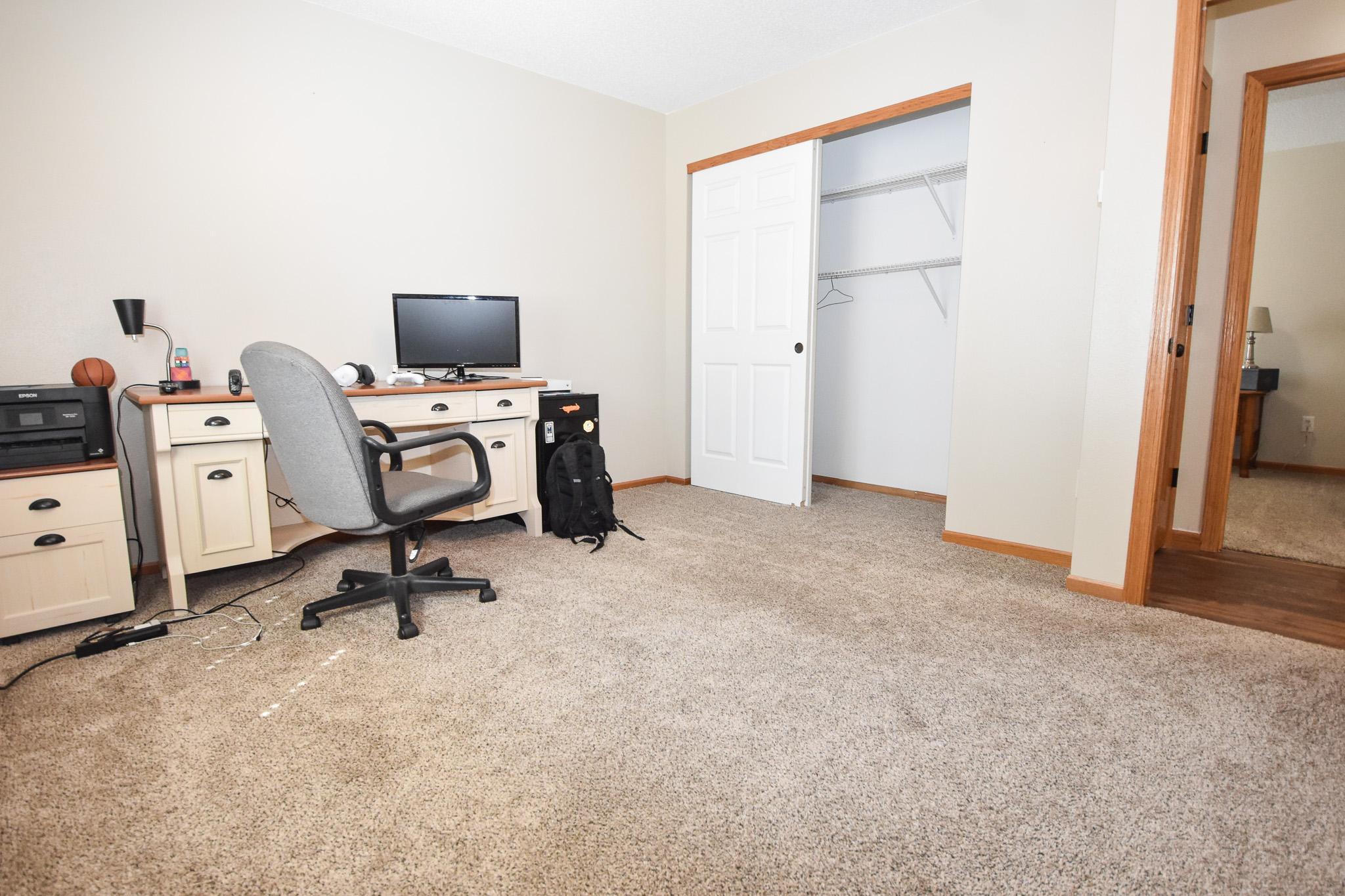1991 single family home for sale at 3842 10TH Street N in Fargo, ND — 4 bed, 2 bath (photo 22 of 34)