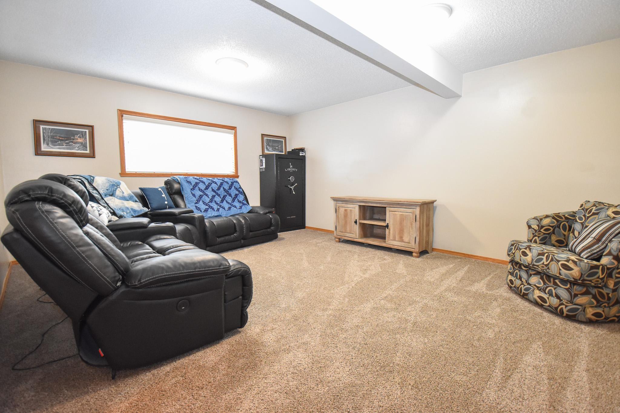 1991 single family home for sale at 3842 10TH Street N in Fargo, ND — 4 bed, 2 bath (photo 26 of 34)