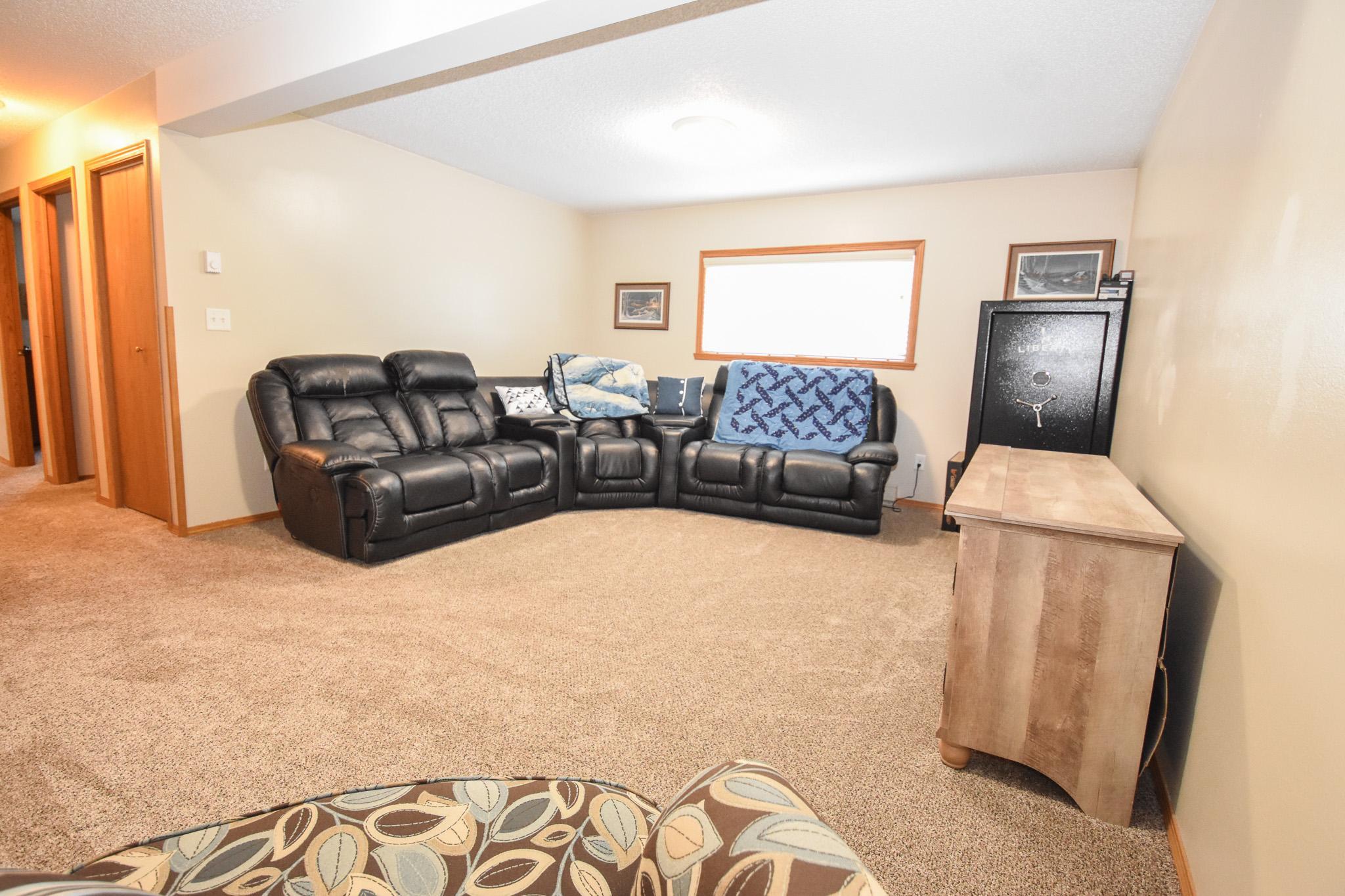 1991 single family home for sale at 3842 10TH Street N in Fargo, ND — 4 bed, 2 bath (photo 27 of 34)