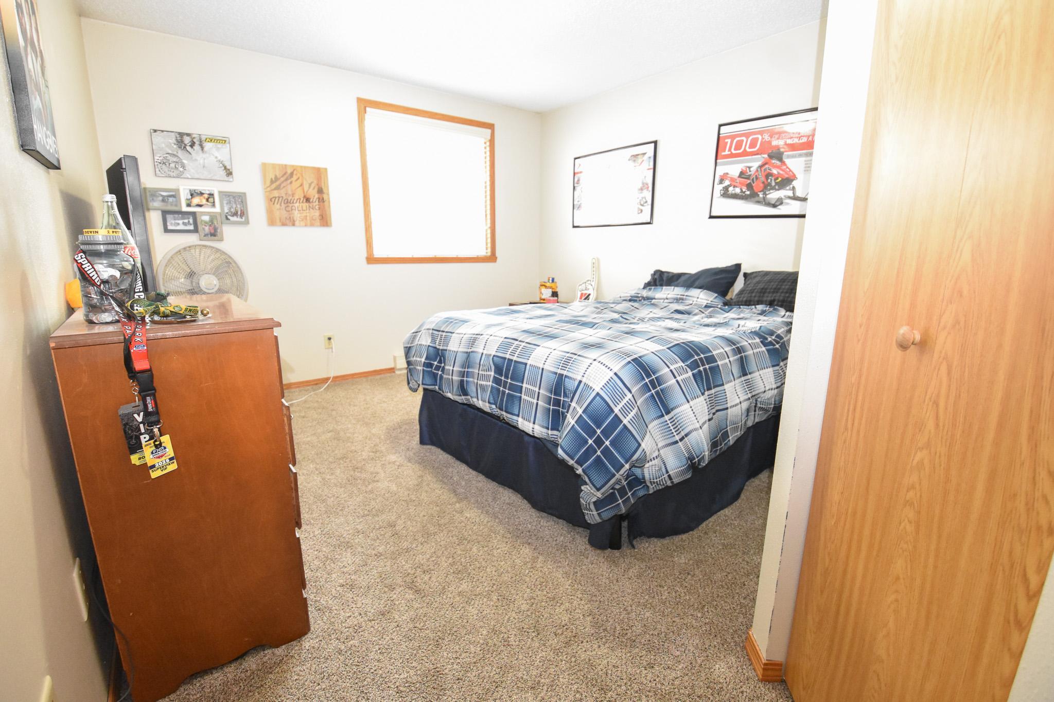 1991 single family home for sale at 3842 10TH Street N in Fargo, ND — 4 bed, 2 bath (photo 32 of 34)