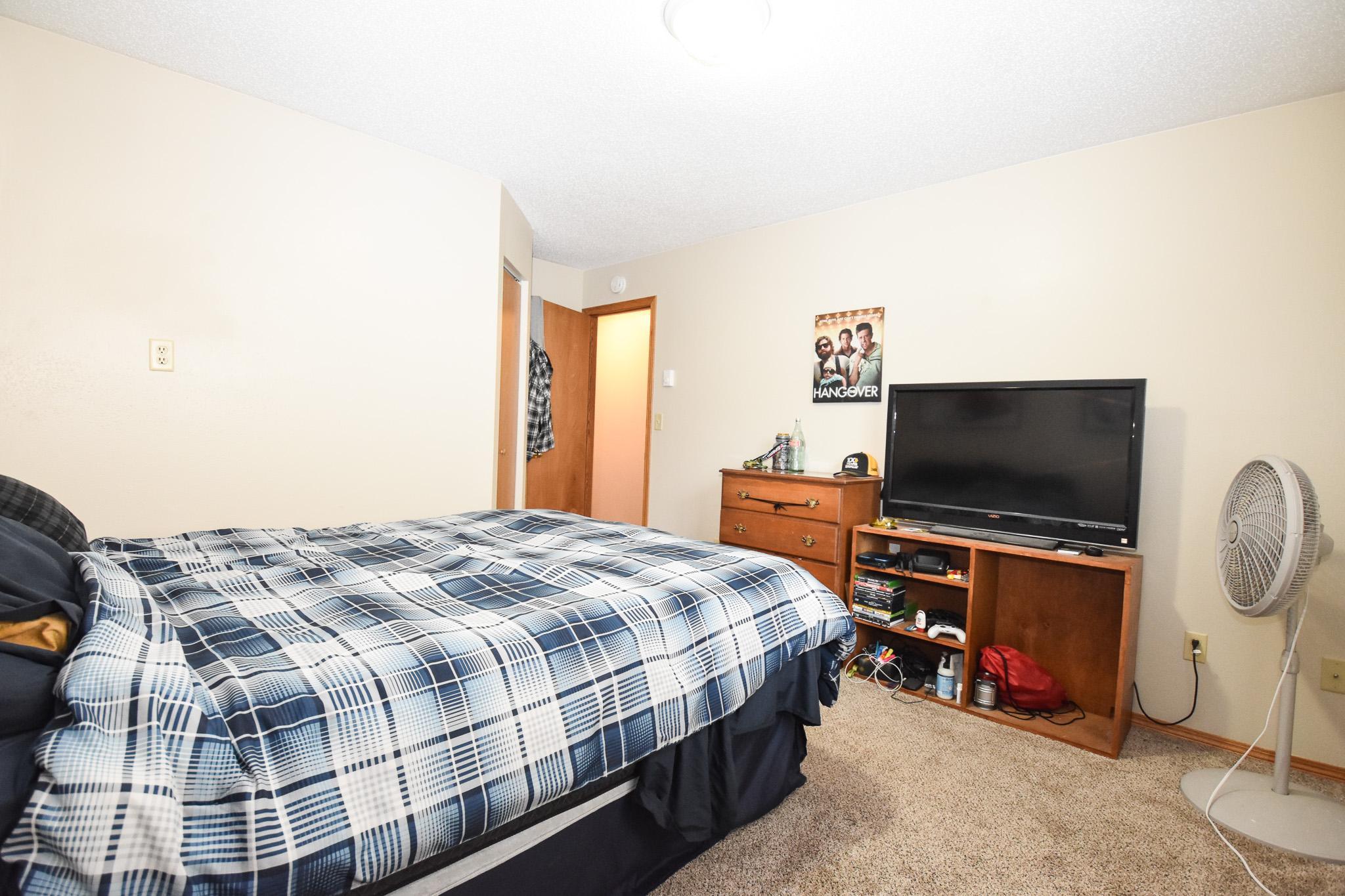 1991 single family home for sale at 3842 10TH Street N in Fargo, ND — 4 bed, 2 bath (photo 33 of 34)