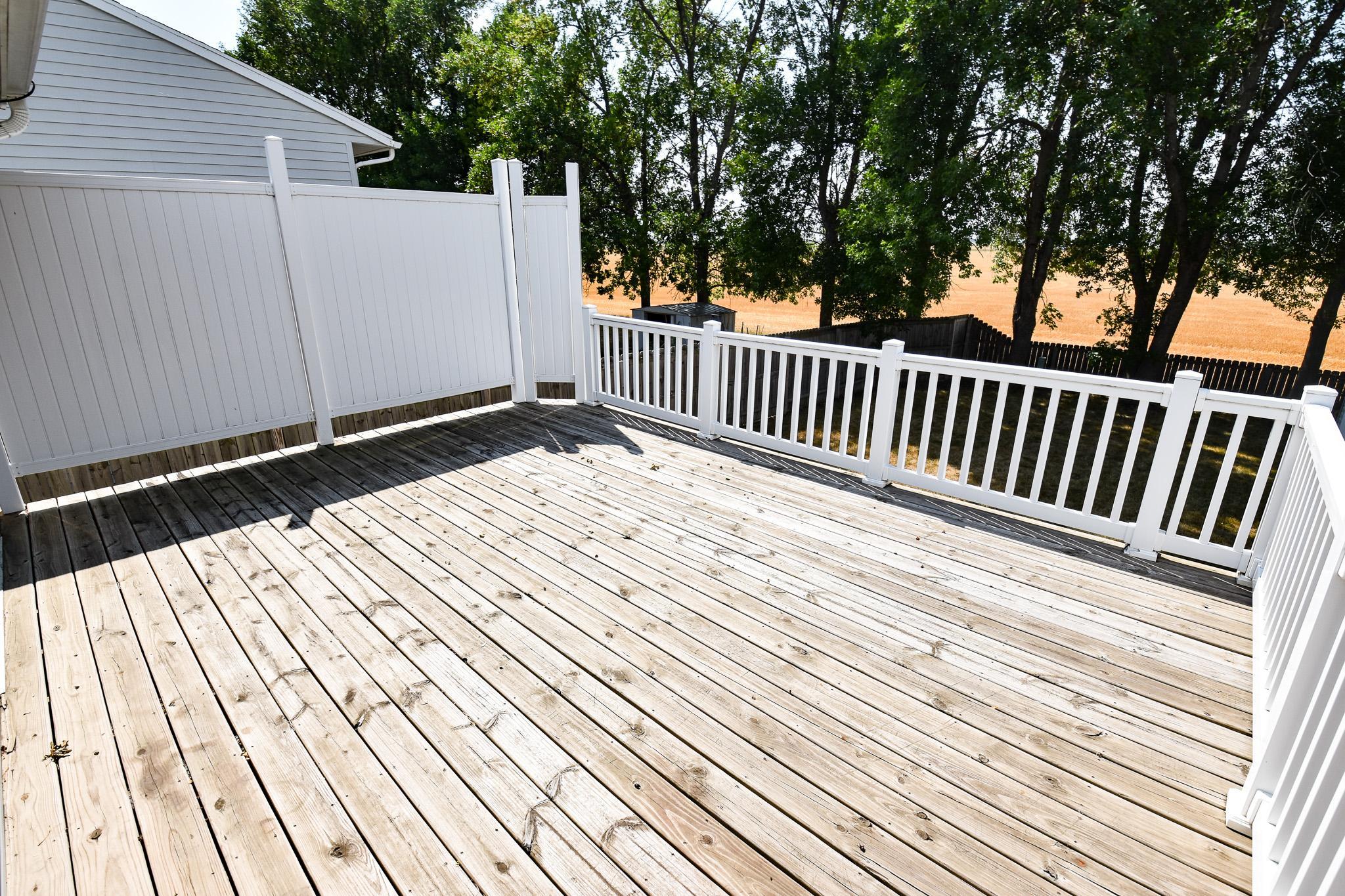1991 single family home for sale at 3842 10TH Street N in Fargo, ND — 4 bed, 2 bath (photo 7 of 34)