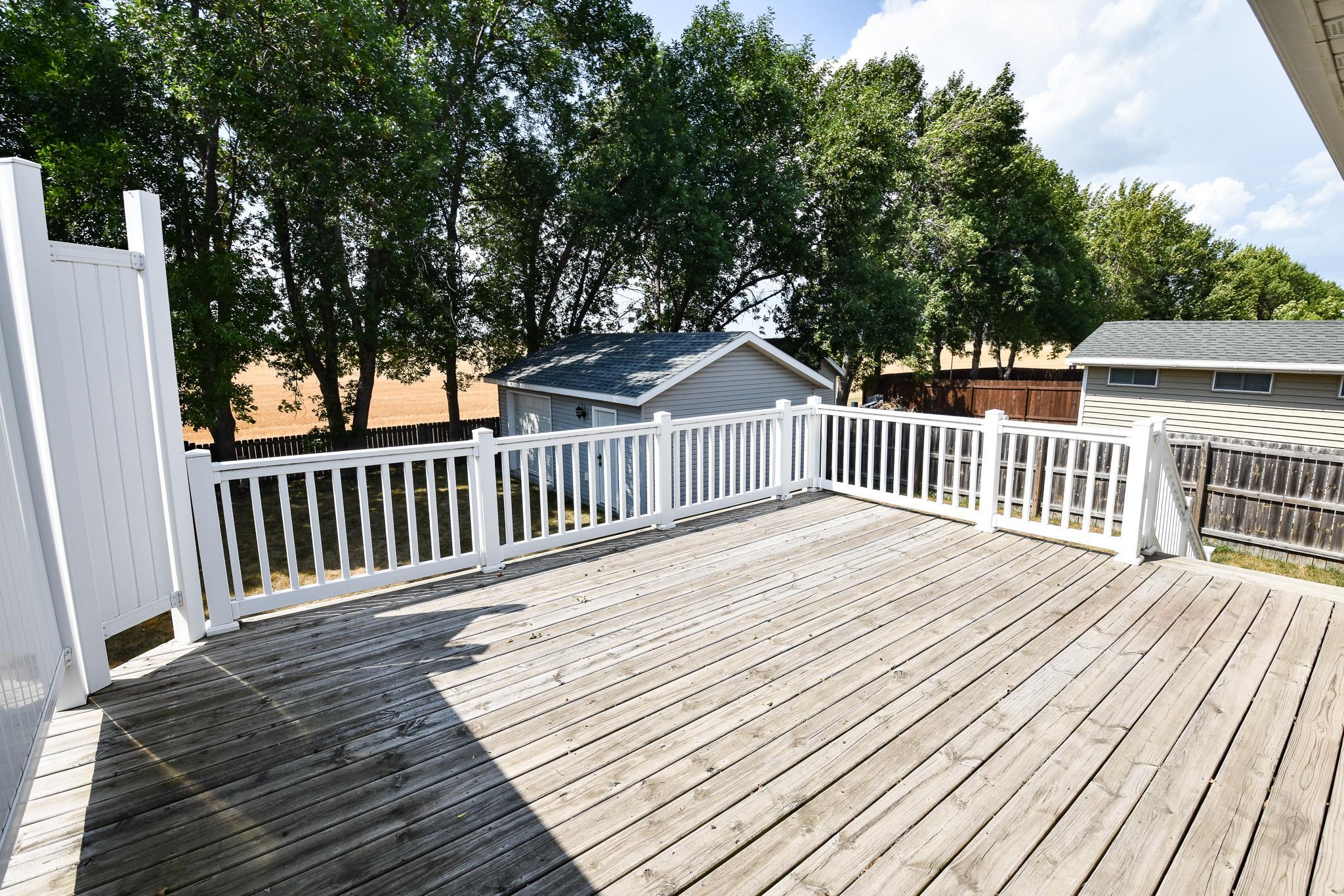 1991 single family home for sale at 3842 10TH Street N in Fargo, ND — 4 bed, 2 bath (photo 8 of 34)