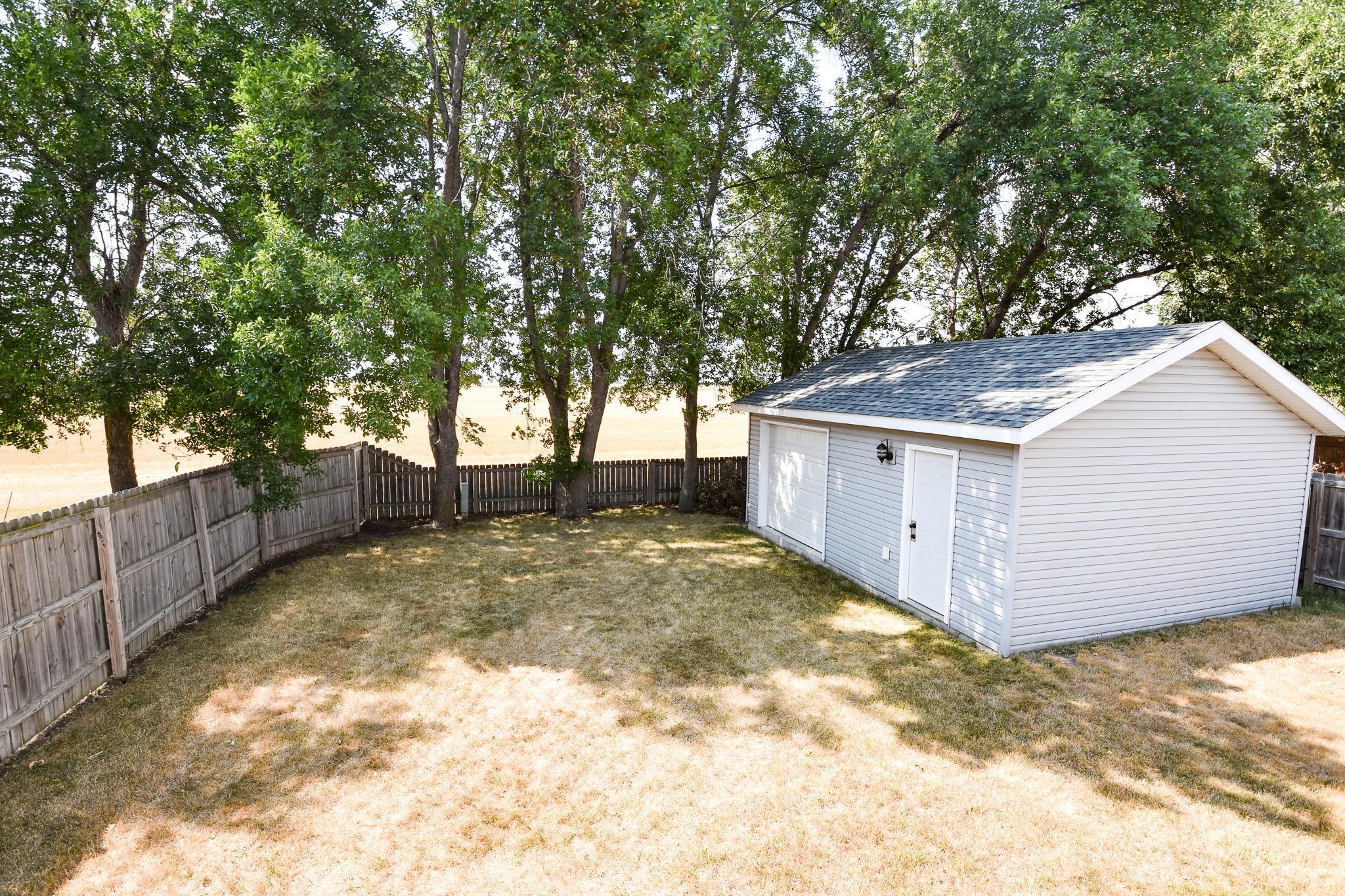 1991 single family home for sale at 3842 10TH Street N in Fargo, ND — 4 bed, 2 bath (photo 9 of 34)