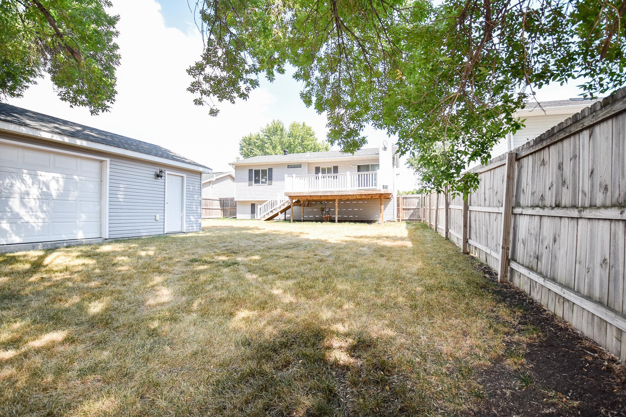 1991 single family home for sale at 3842 10TH Street N in Fargo, ND — 4 bed, 2 bath (photo 10 of 34)