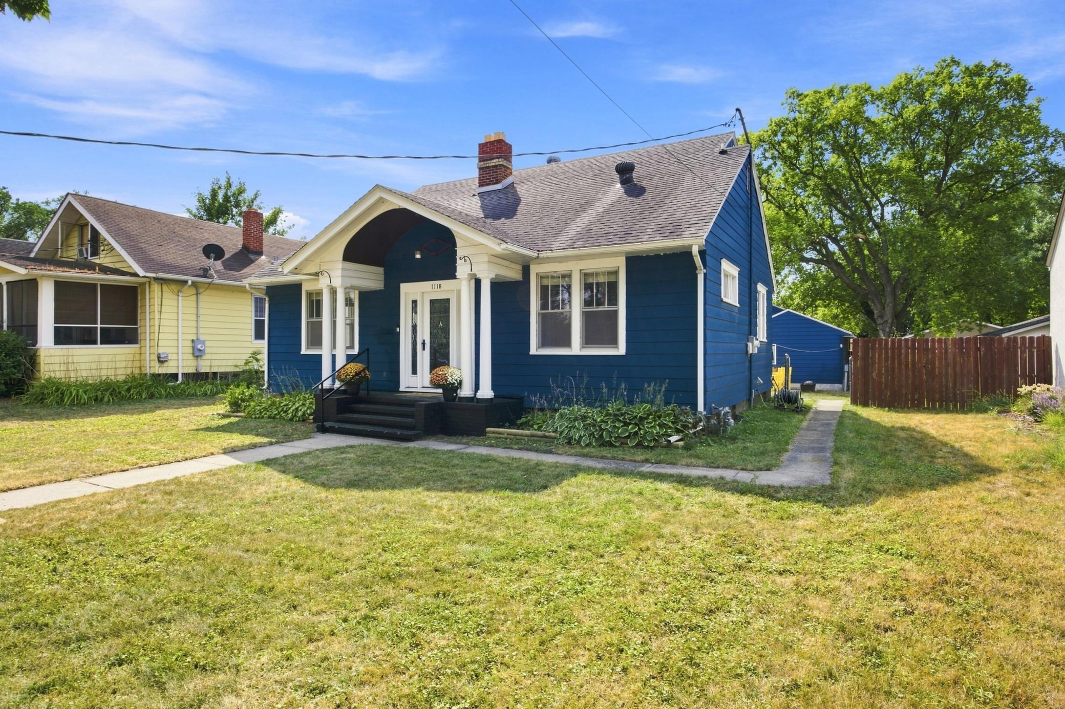 1929 single family home for sale at 1118 1st Street N in Fargo, ND — 3 bed, 2 bath (photo 2 of 34)
