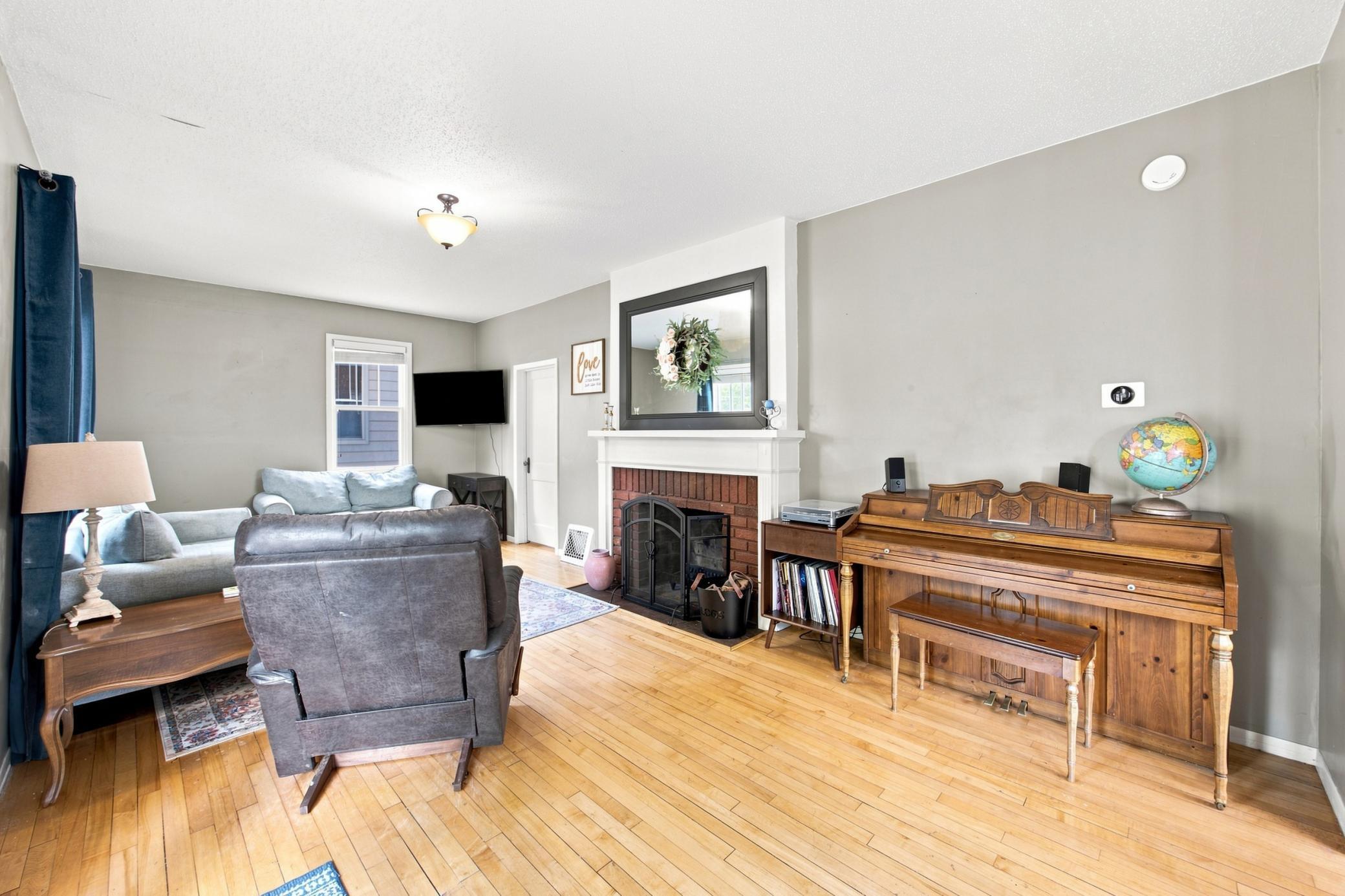 1929 single family home for sale at 1118 1st Street N in Fargo, ND — 3 bed, 2 bath (photo 6 of 34)
