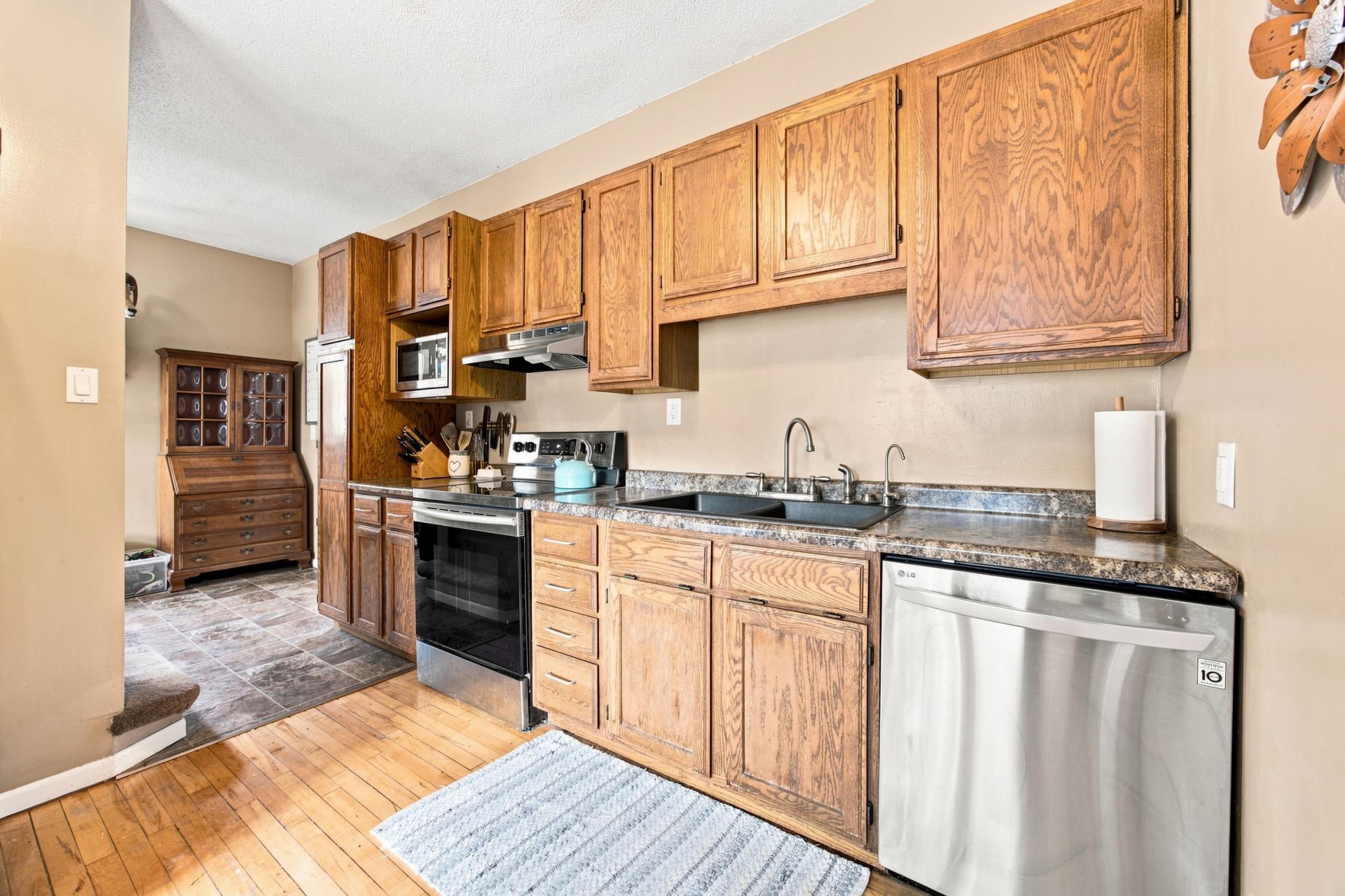 1929 single family home for sale at 1118 1st Street N in Fargo, ND — 3 bed, 2 bath (photo 9 of 34)
