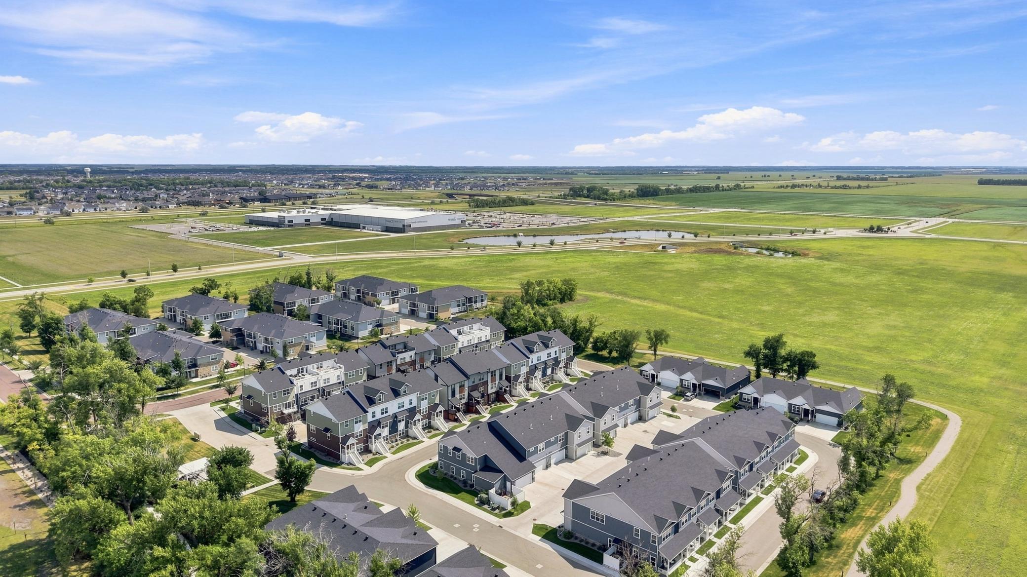 2021 townhouse for sale at 5853 41st Street S in Fargo, ND — 3 bed, 3 bath (photo 31 of 36)