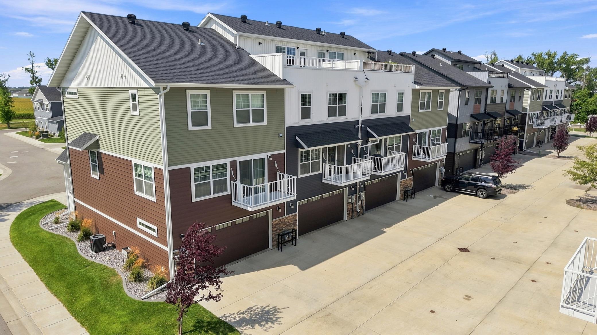 2021 townhouse for sale at 5853 41st Street S in Fargo, ND — 3 bed, 3 bath (photo 33 of 36)