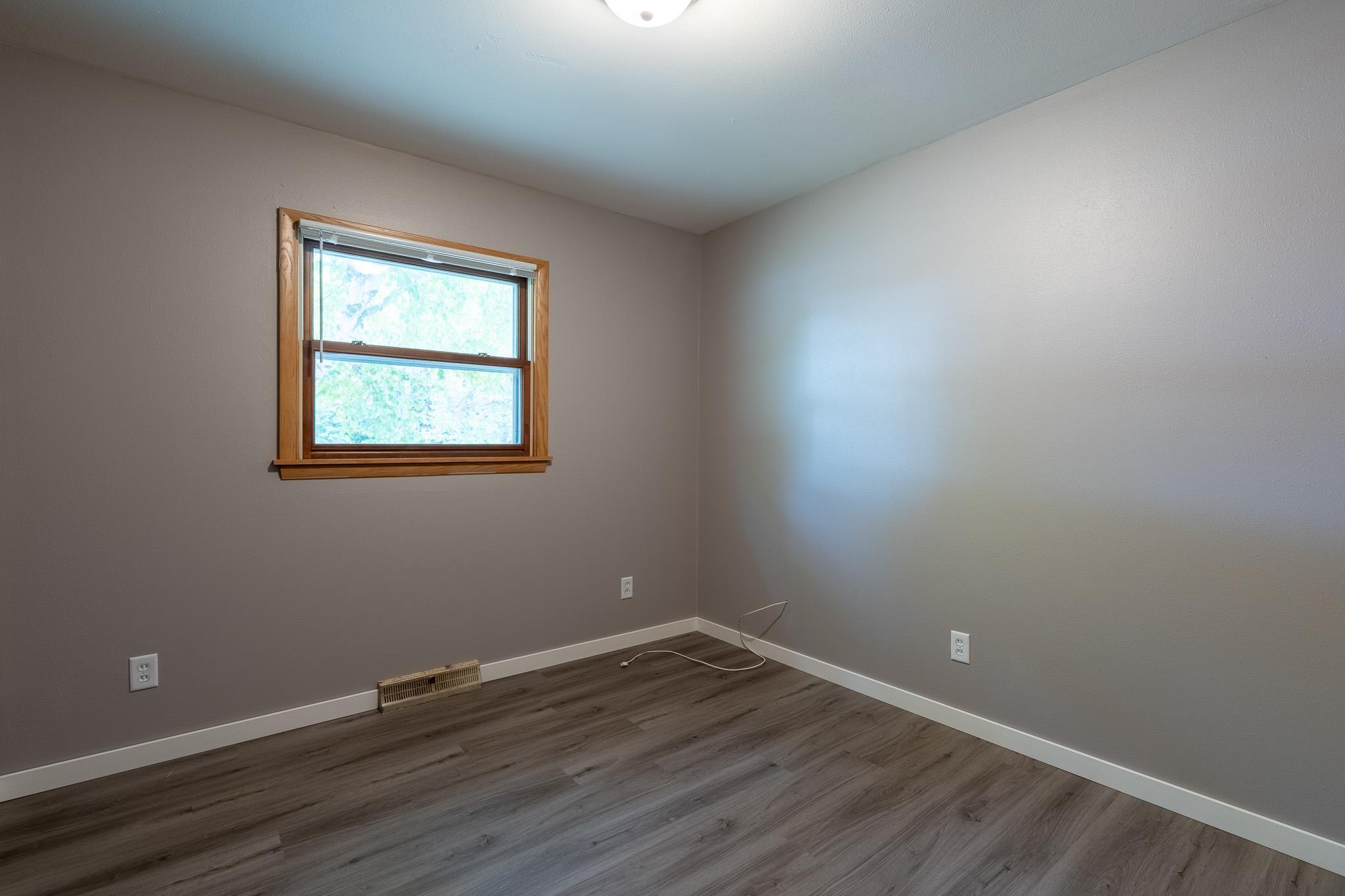 1959 single family home for sale at 1715 19th Street S in Moorhead, MN — 4 bed, 2 bath (photo 11 of 29)