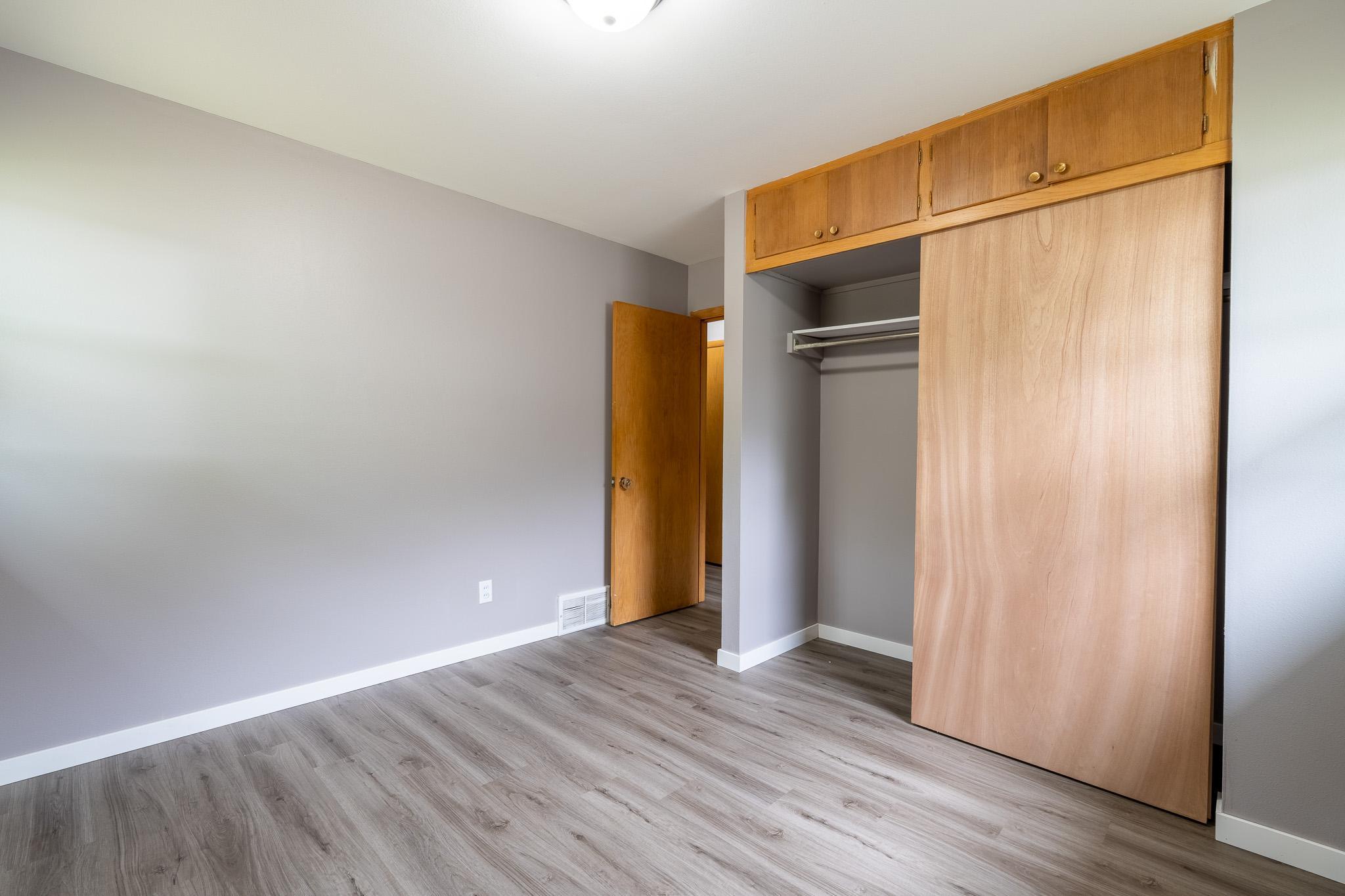 1959 single family home for sale at 1715 19th Street S in Moorhead, MN — 4 bed, 2 bath (photo 14 of 29)