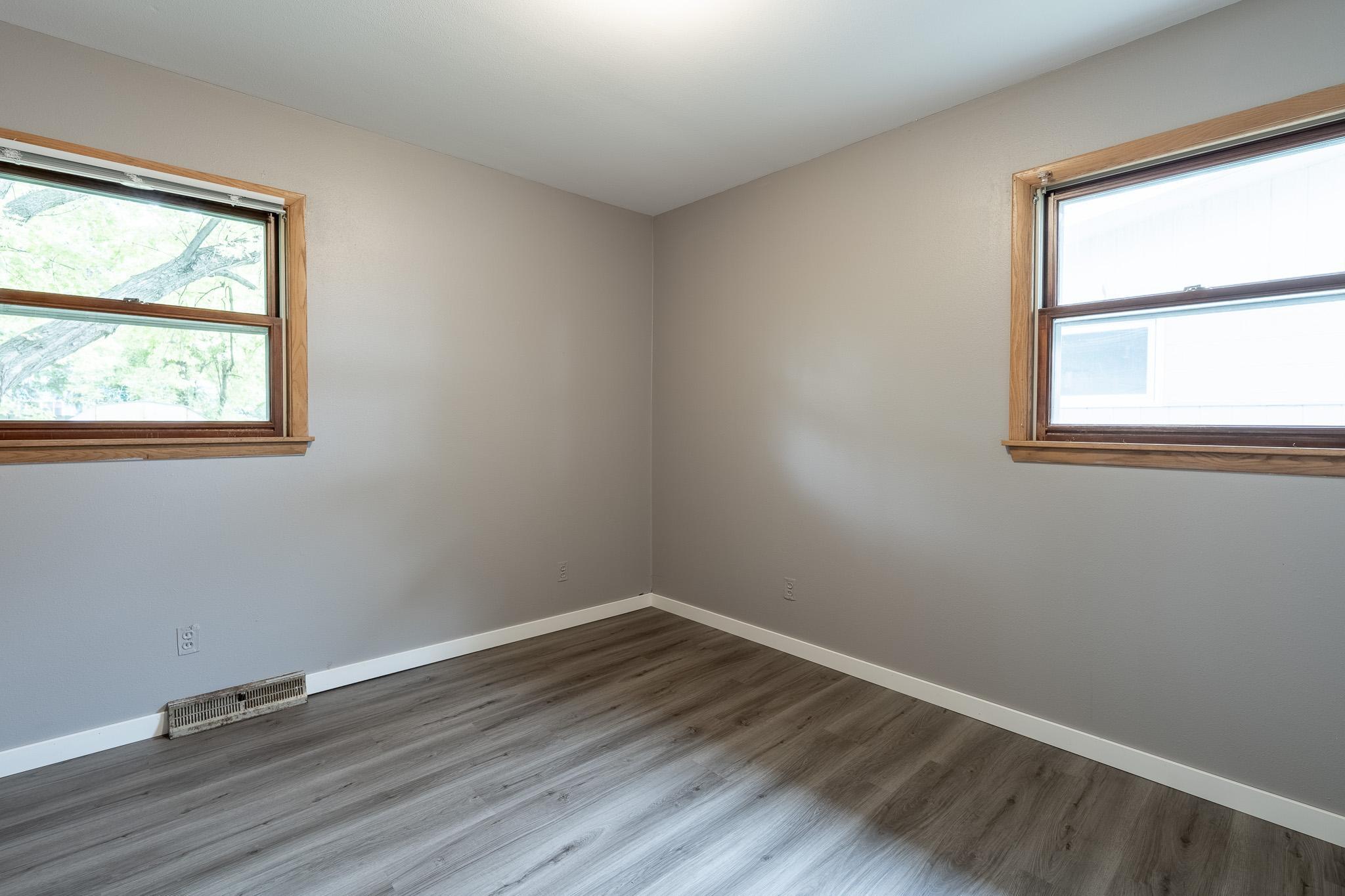 1959 single family home for sale at 1715 19th Street S in Moorhead, MN — 4 bed, 2 bath (photo 15 of 29)