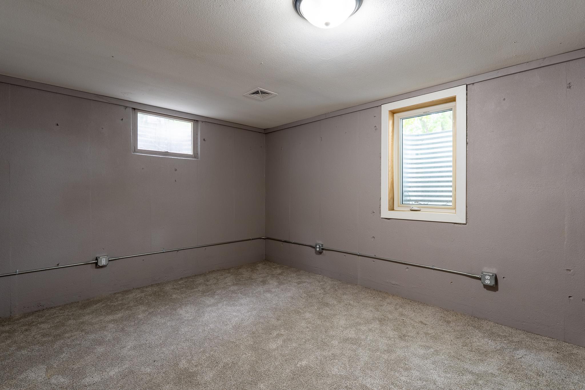 1959 single family home for sale at 1715 19th Street S in Moorhead, MN — 4 bed, 2 bath (photo 19 of 29)