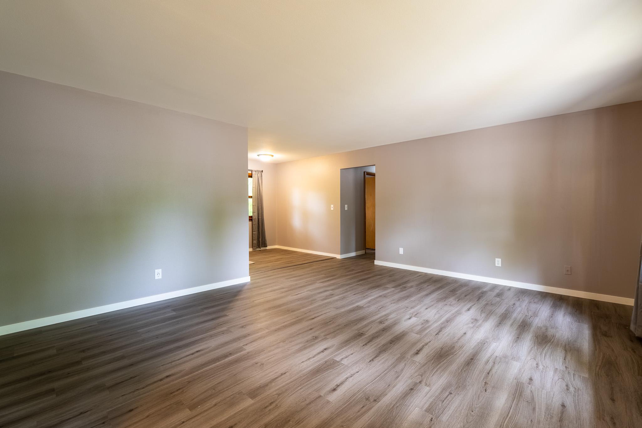 1959 single family home for sale at 1715 19th Street S in Moorhead, MN — 4 bed, 2 bath (photo 3 of 29)