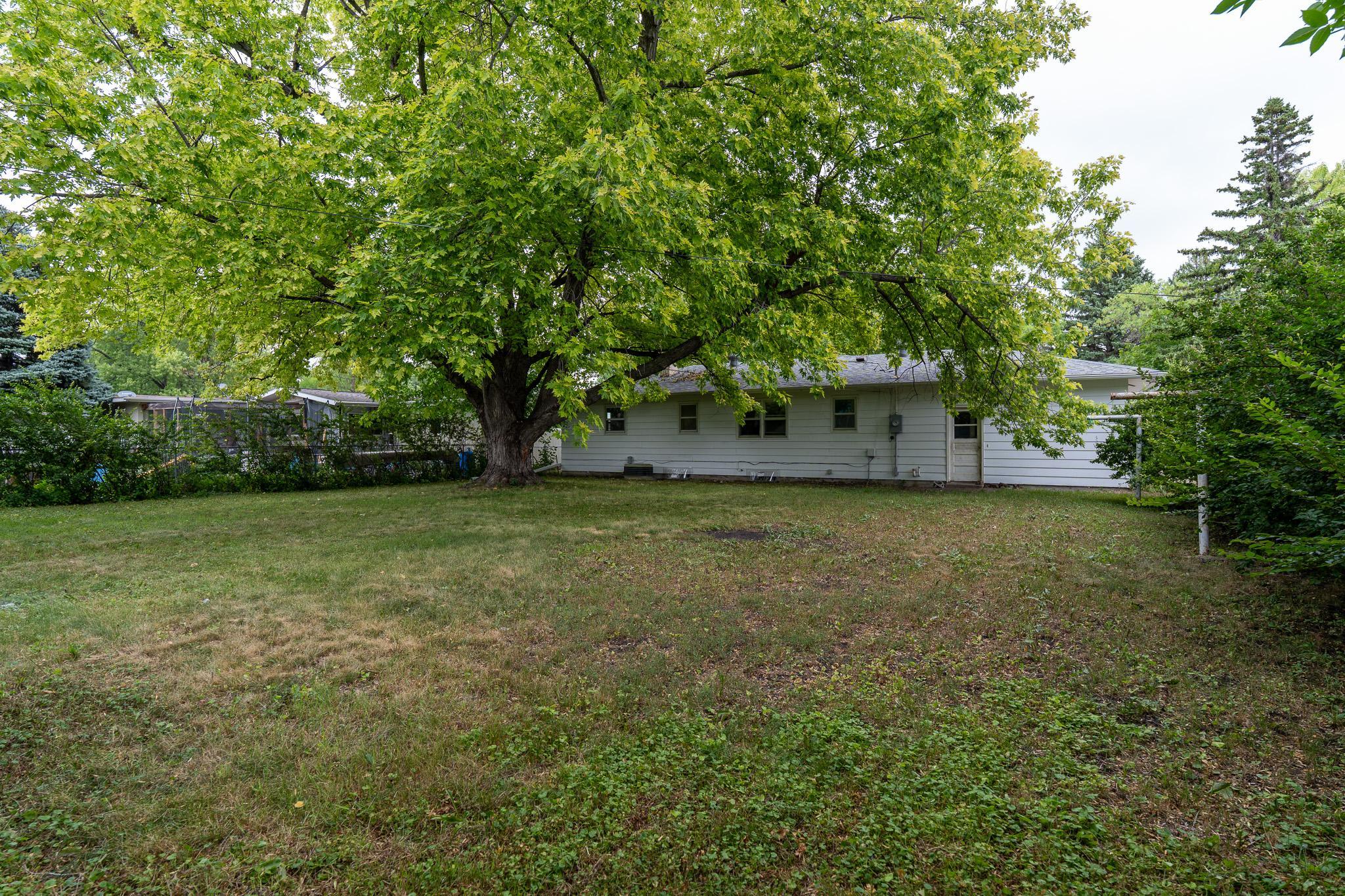 1959 single family home for sale at 1715 19th Street S in Moorhead, MN — 4 bed, 2 bath (photo 27 of 29)