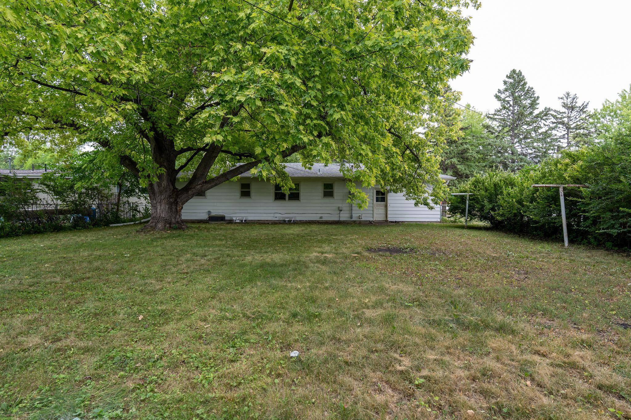 1959 single family home for sale at 1715 19th Street S in Moorhead, MN — 4 bed, 2 bath (photo 28 of 29)
