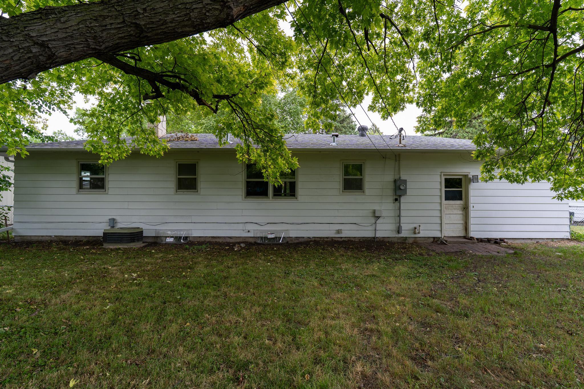 1959 single family home for sale at 1715 19th Street S in Moorhead, MN — 4 bed, 2 bath (photo 29 of 29)