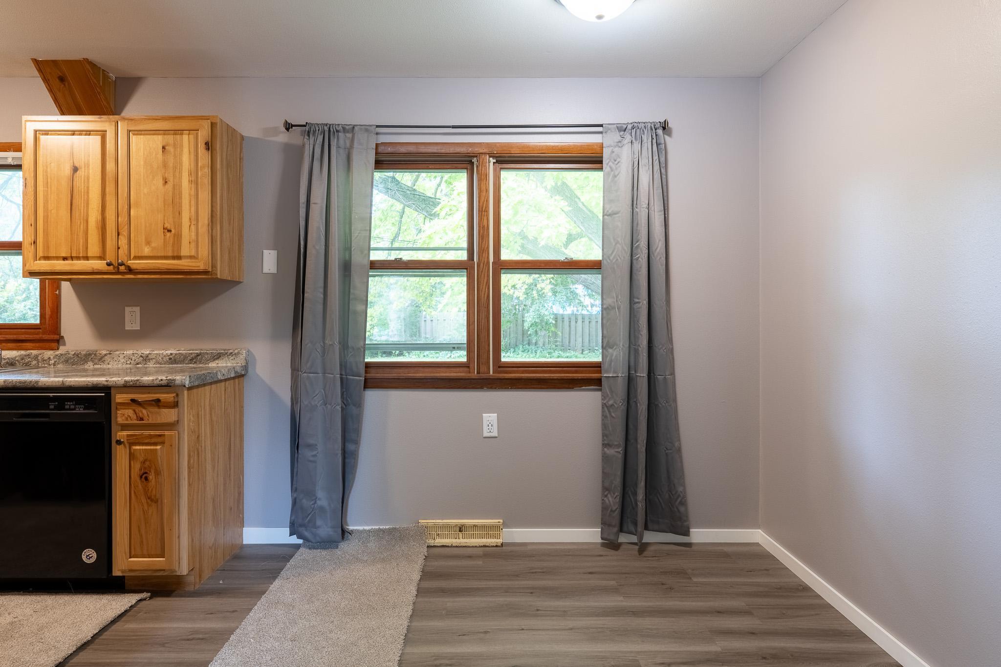 1959 single family home for sale at 1715 19th Street S in Moorhead, MN — 4 bed, 2 bath (photo 5 of 29)