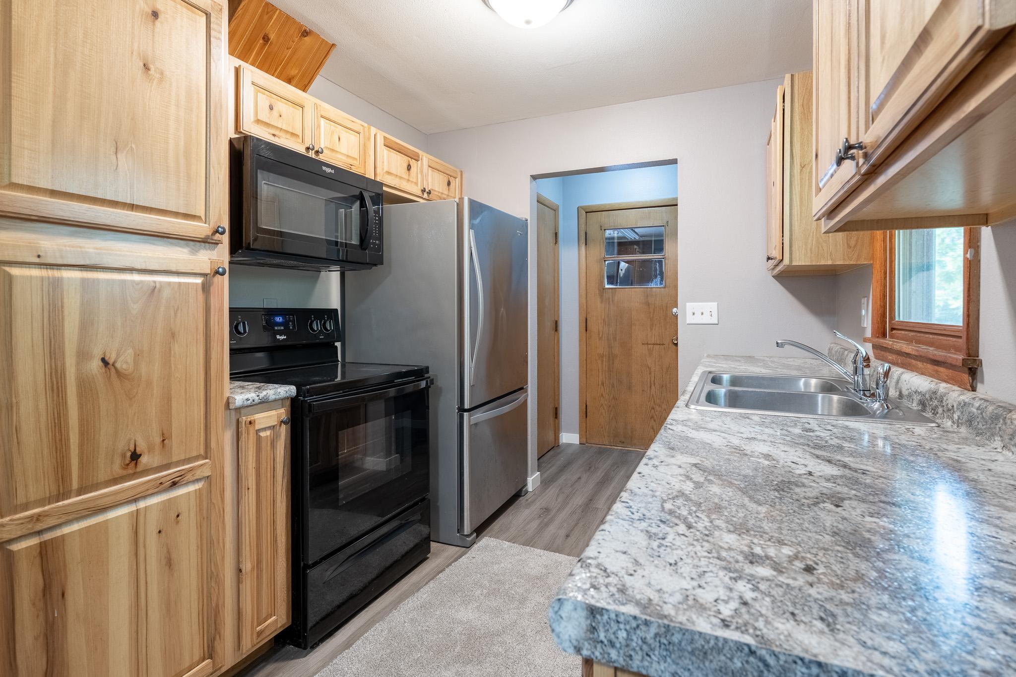 1959 single family home for sale at 1715 19th Street S in Moorhead, MN — 4 bed, 2 bath (photo 8 of 29)