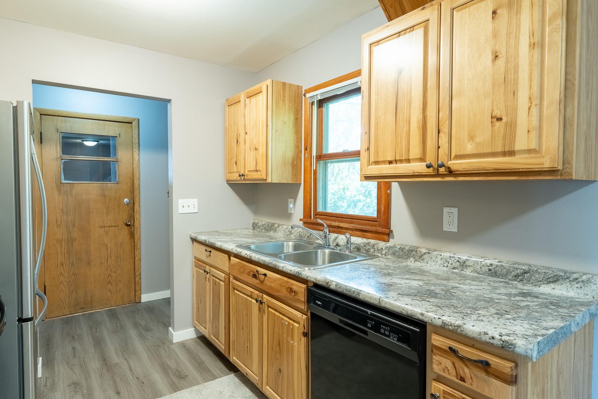 1959 single family home for sale at 1715 19th Street S in Moorhead, MN — 4 bed, 2 bath (photo 9 of 29)